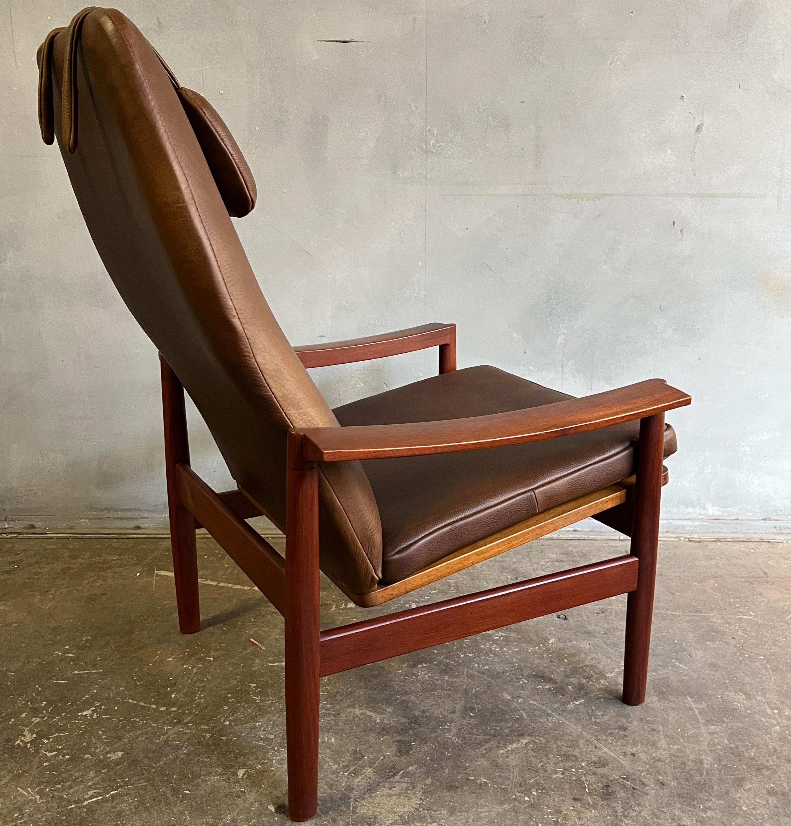Midcentury Lounge chair Teak and Leather For Sale 2