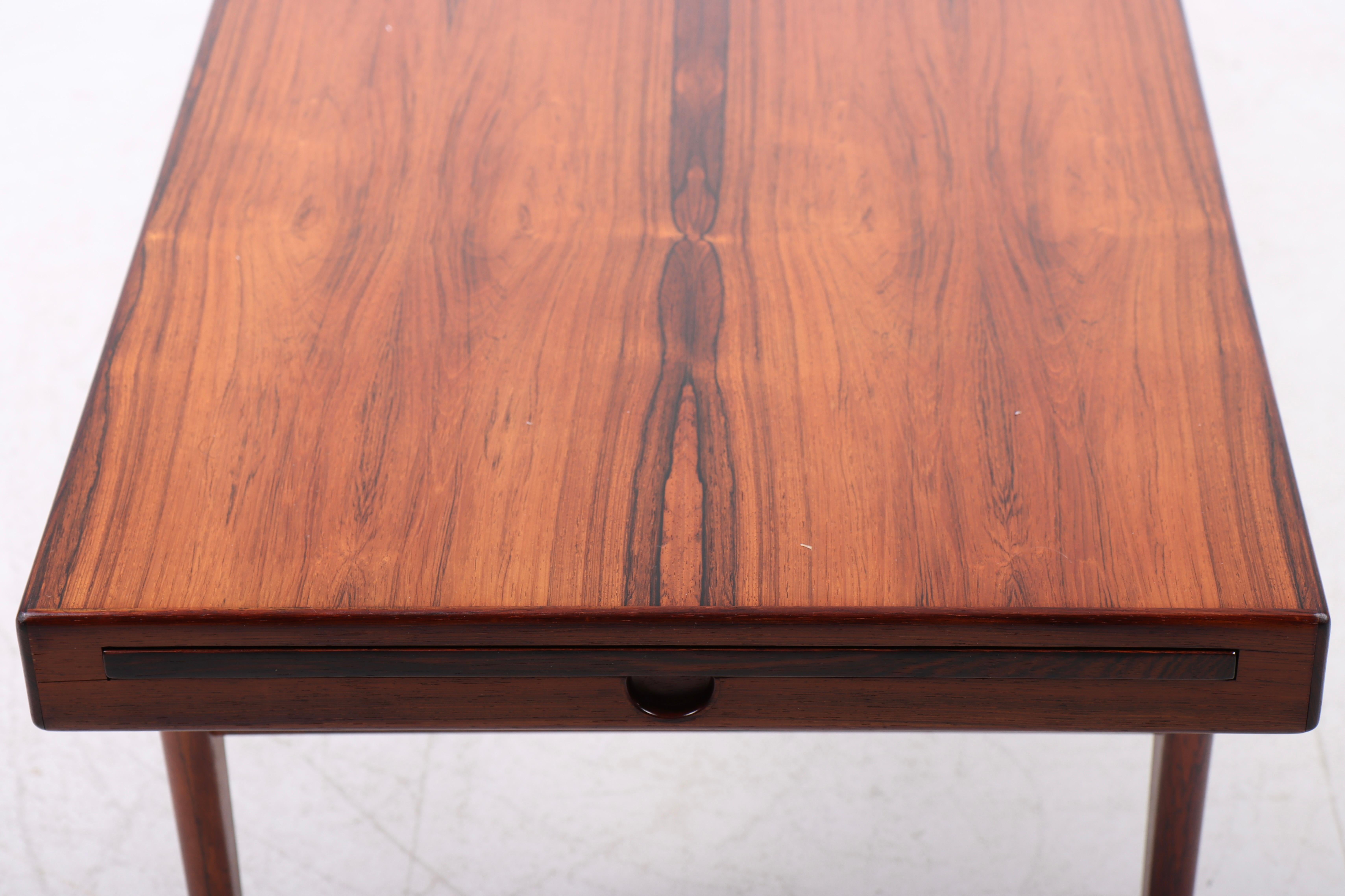 Niedriger Tisch aus Rosenholz aus der Mitte des Jahrhunderts, entworfen von Johannes Andersen, dänisches Design im Angebot 4