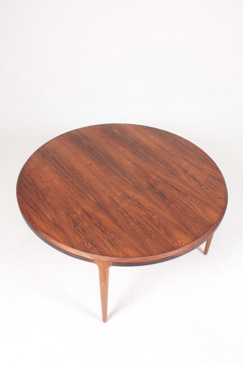 Low table in rosewood designed by Maa. Johannes Andersen for CFC Furniture in 1960s. Great condition.
