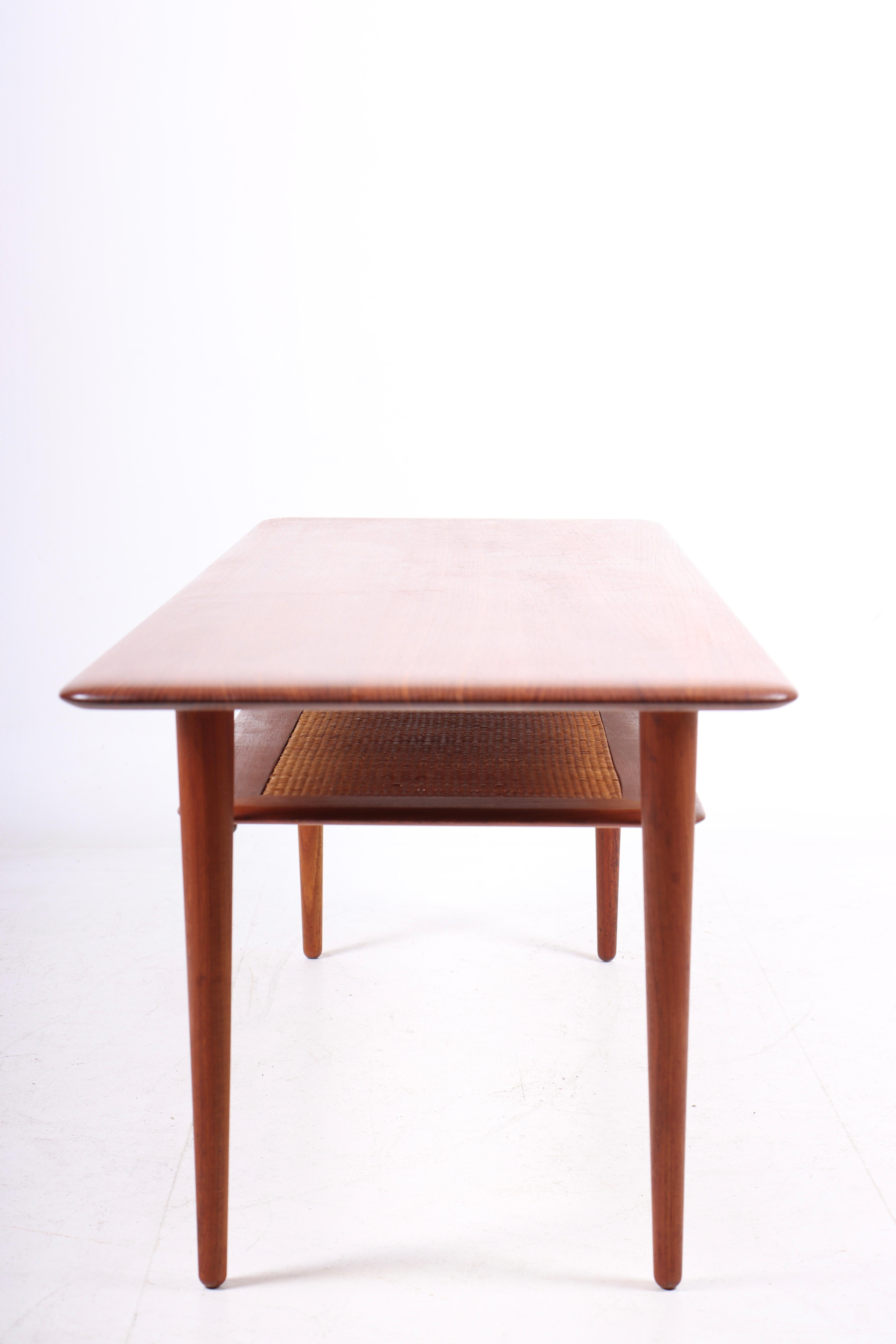 Midcentury Low Table in Solid Teak and Cane by Hvidt & Mølgaard, Made in Denmark In Good Condition For Sale In Lejre, DK