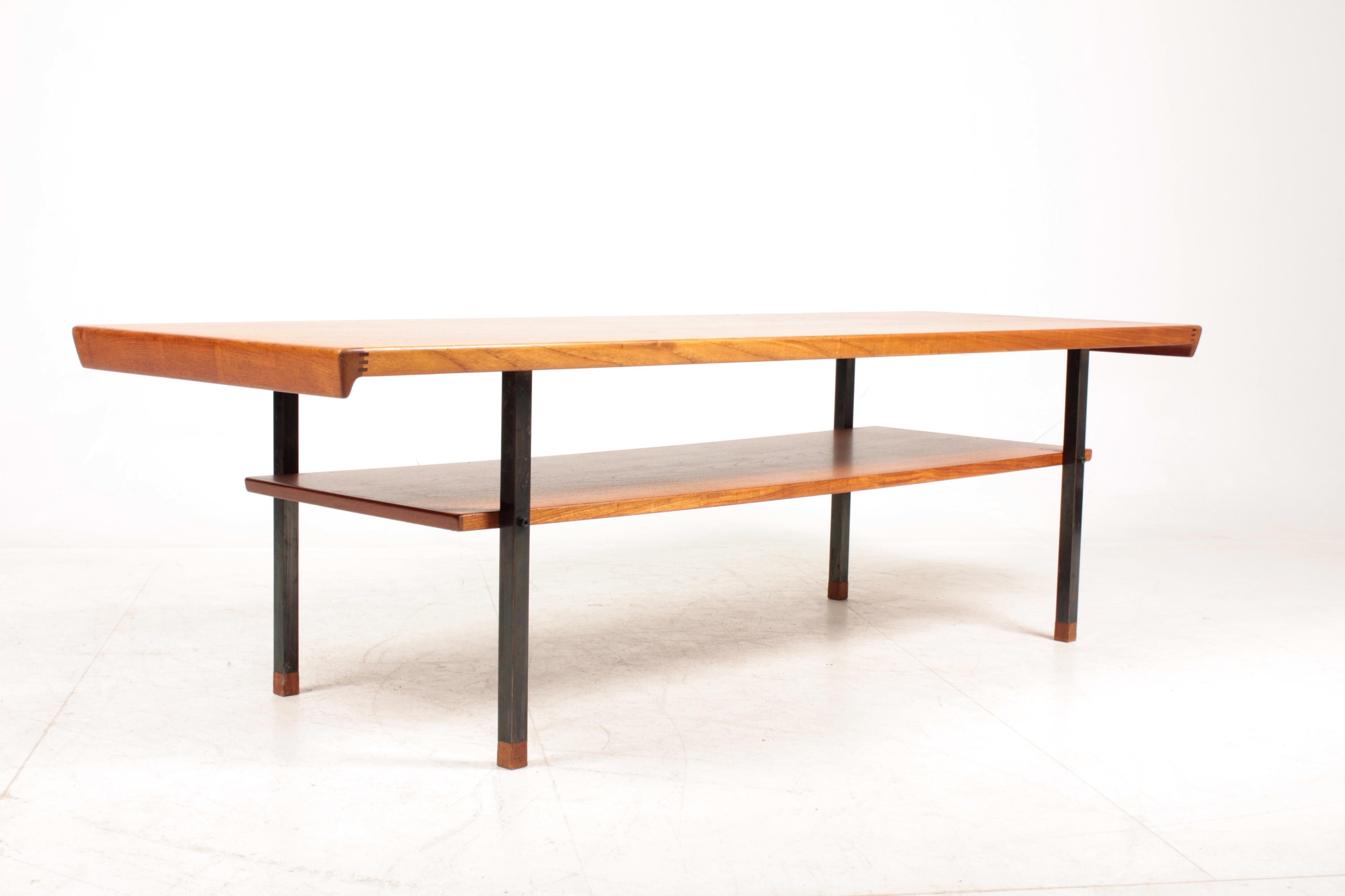 Low table in teak. Designed by Peter Hvidt and Orla Mølgaard for Søborg Møbler in 1960s. Made in Denmark. Great original condition.