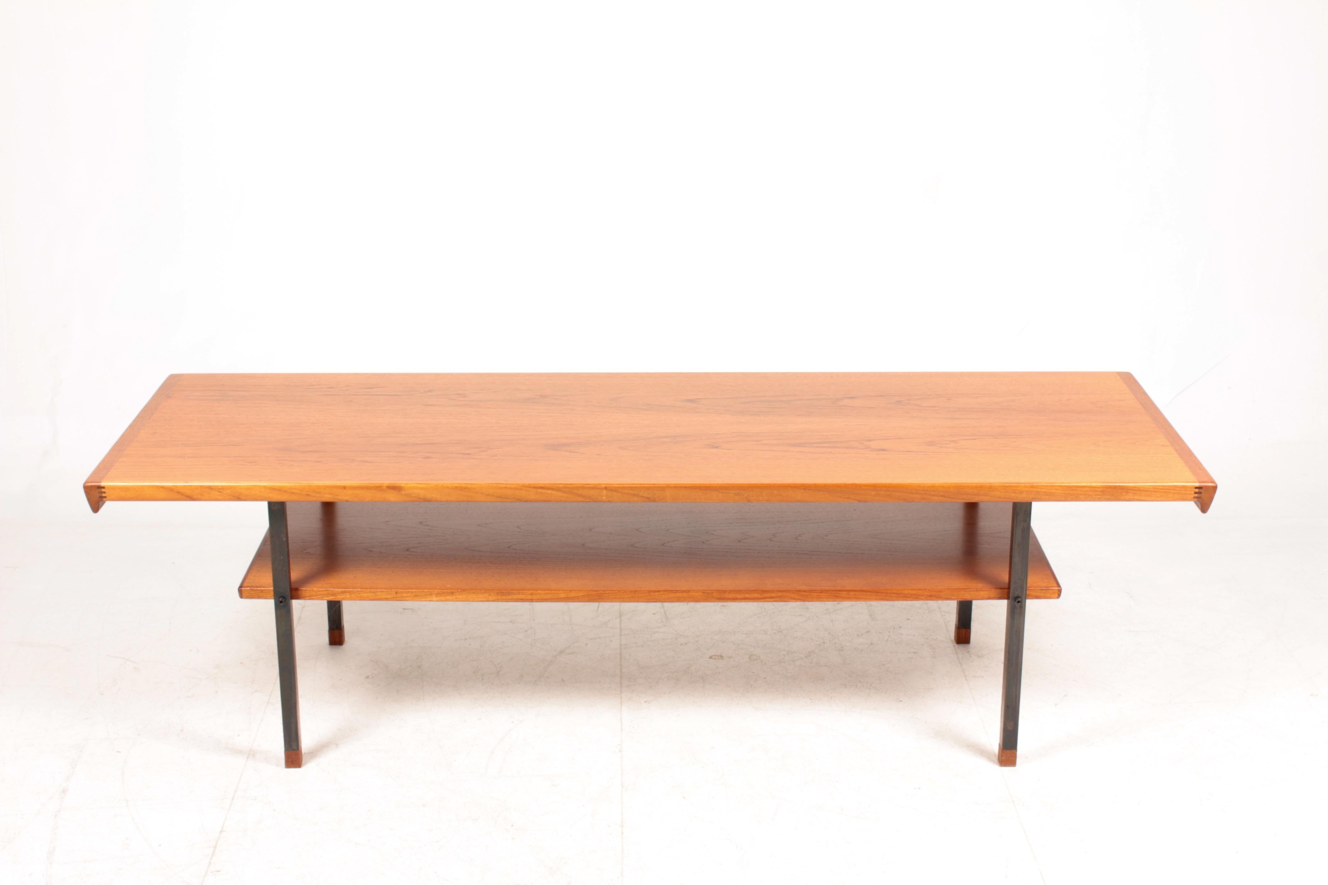 Midcentury Low Table in Teak by Hvidt & Mølgaard, Made in Denmark For Sale 1