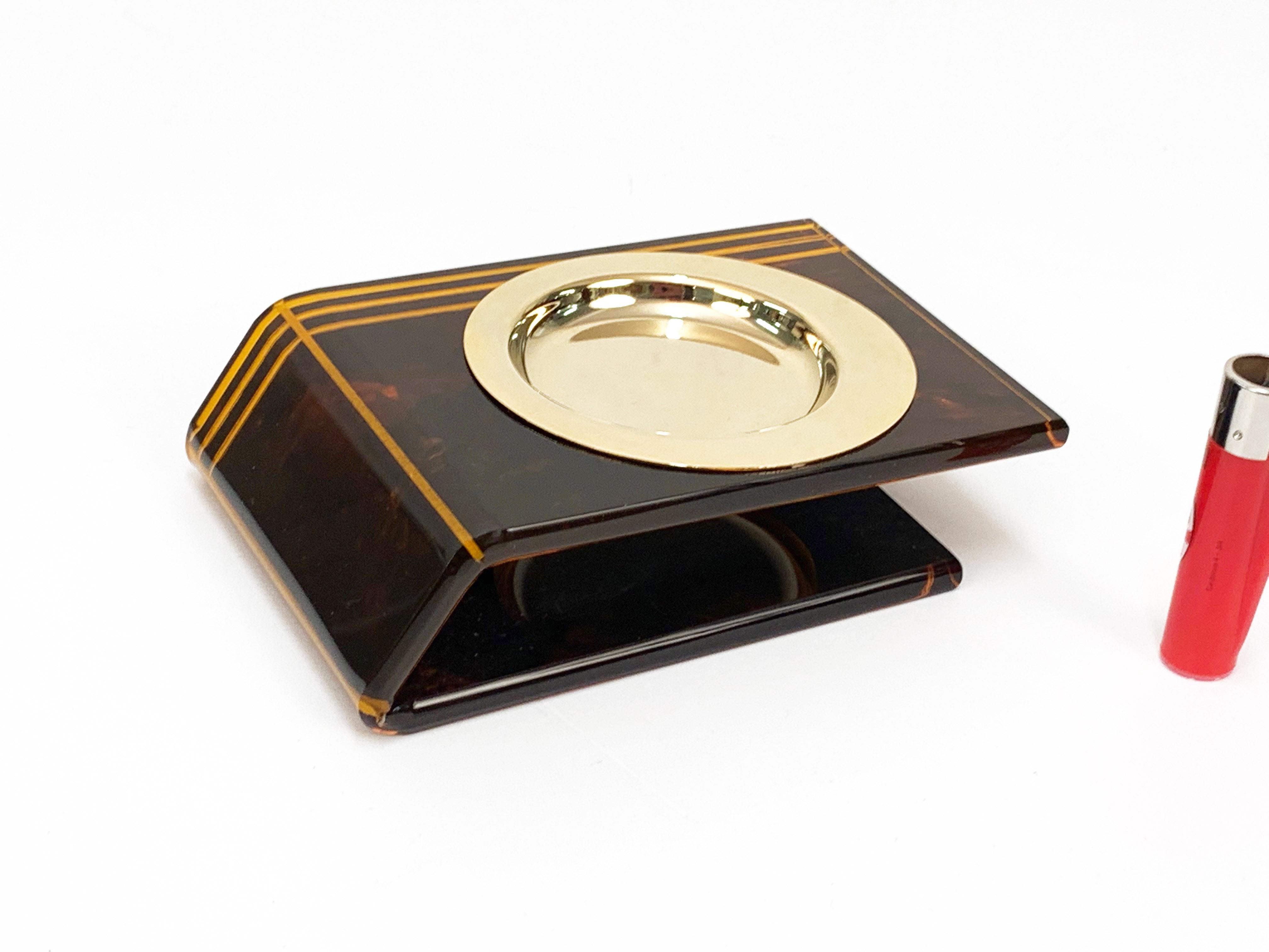 Midcentury Lucite and and Brass French Ashtray after Christian Dior, 1970 In Good Condition For Sale In Roma, IT