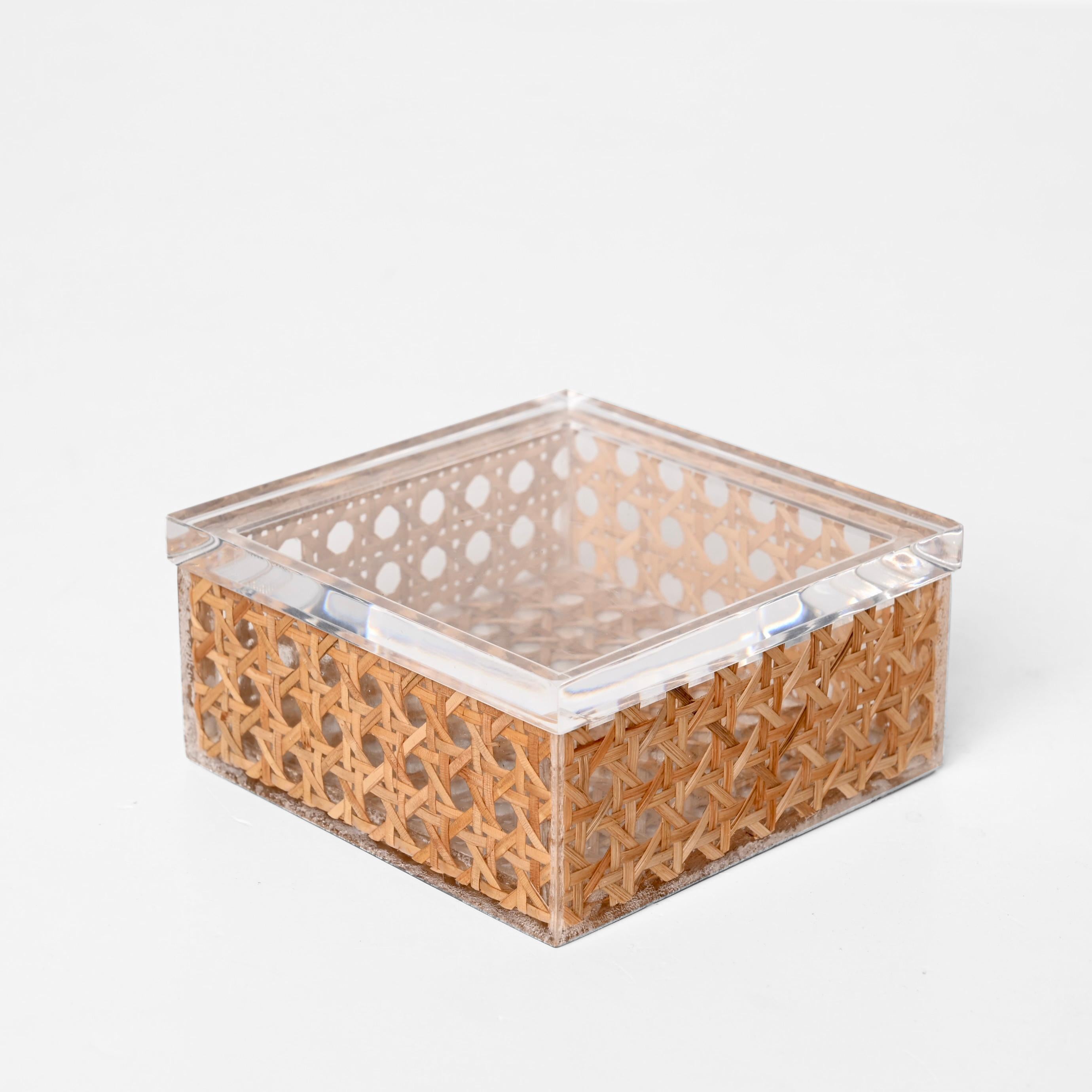 Italienische Schachtel aus Korbweide aus Lucite und Wiener Stroh im Christian Dior-Stil aus der Mitte des Jahrhunderts im Angebot 6