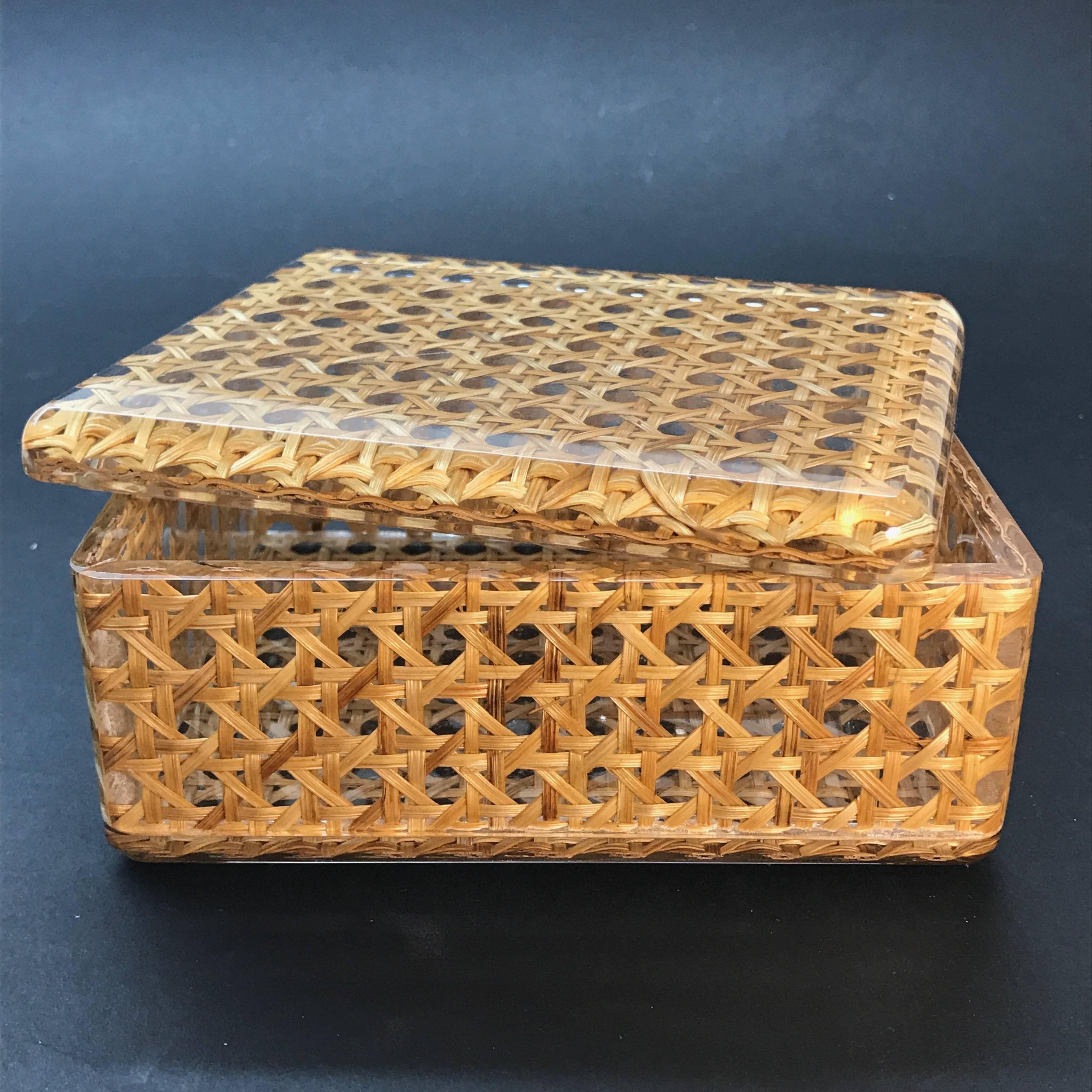 Midcentury Lucite and Vienna Straw Wicker Italian Box 1970s Christian Dior Style In Good Condition In Roma, IT