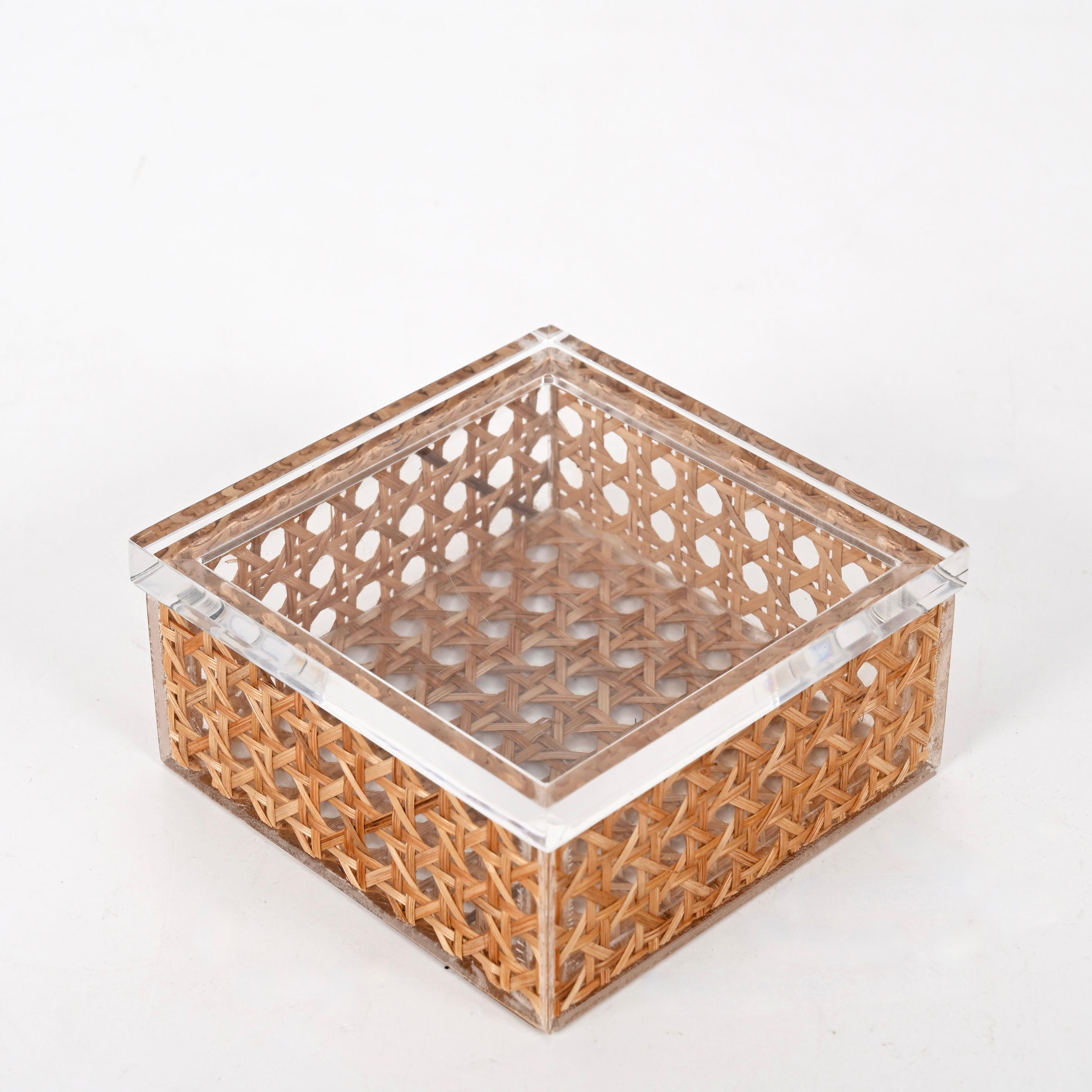 Mid-Century Lucite & Vienna Straw Wicker Italian Box 1970s Christian Dior Style In Good Condition For Sale In Roma, IT