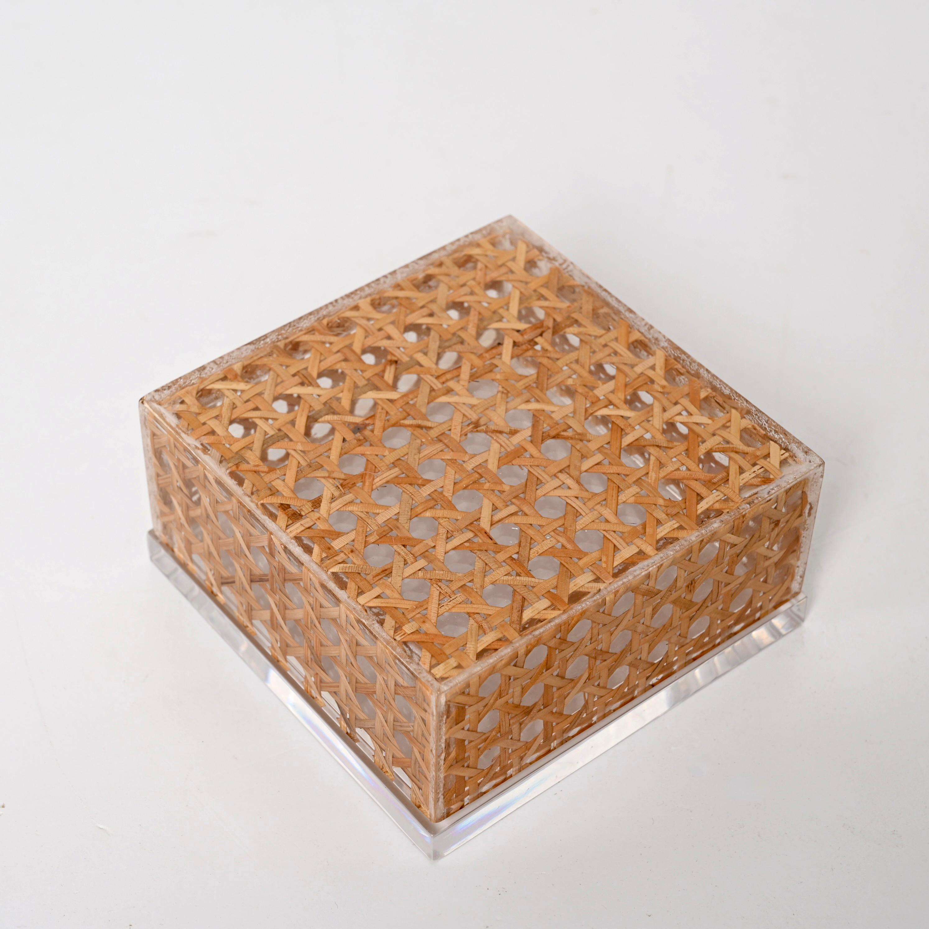 Italienische Schachtel aus Korbweide aus Lucite und Wiener Stroh im Christian Dior-Stil aus der Mitte des Jahrhunderts im Angebot 4