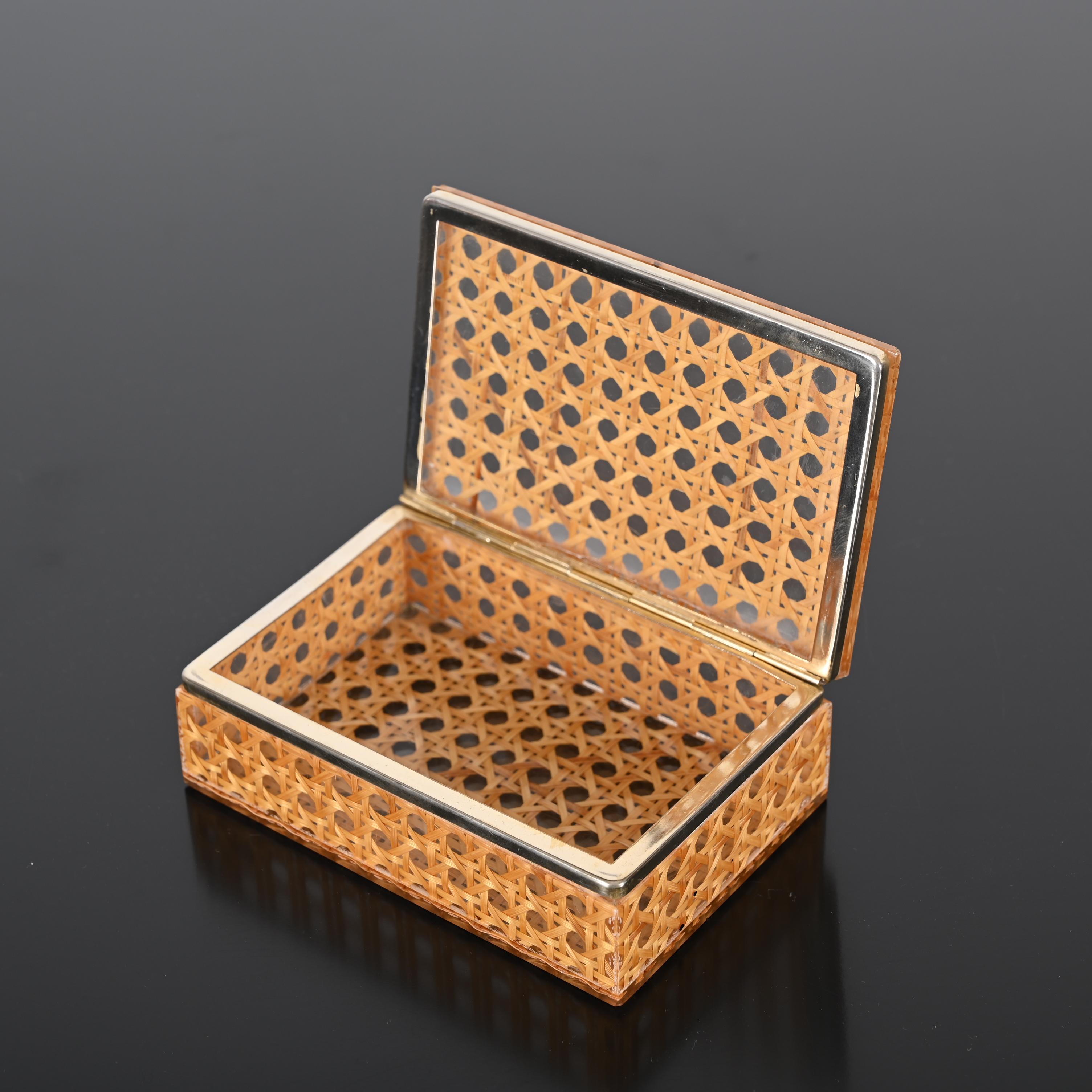 Amazing midcentury box in clear Lucite and Vienna straw wicker with a brass frame. 
This marvelous jewelry box was designed in Italy during 1970s, following the style of Christian Dior.

It is simple and elegant, perfect for a midcentury-style