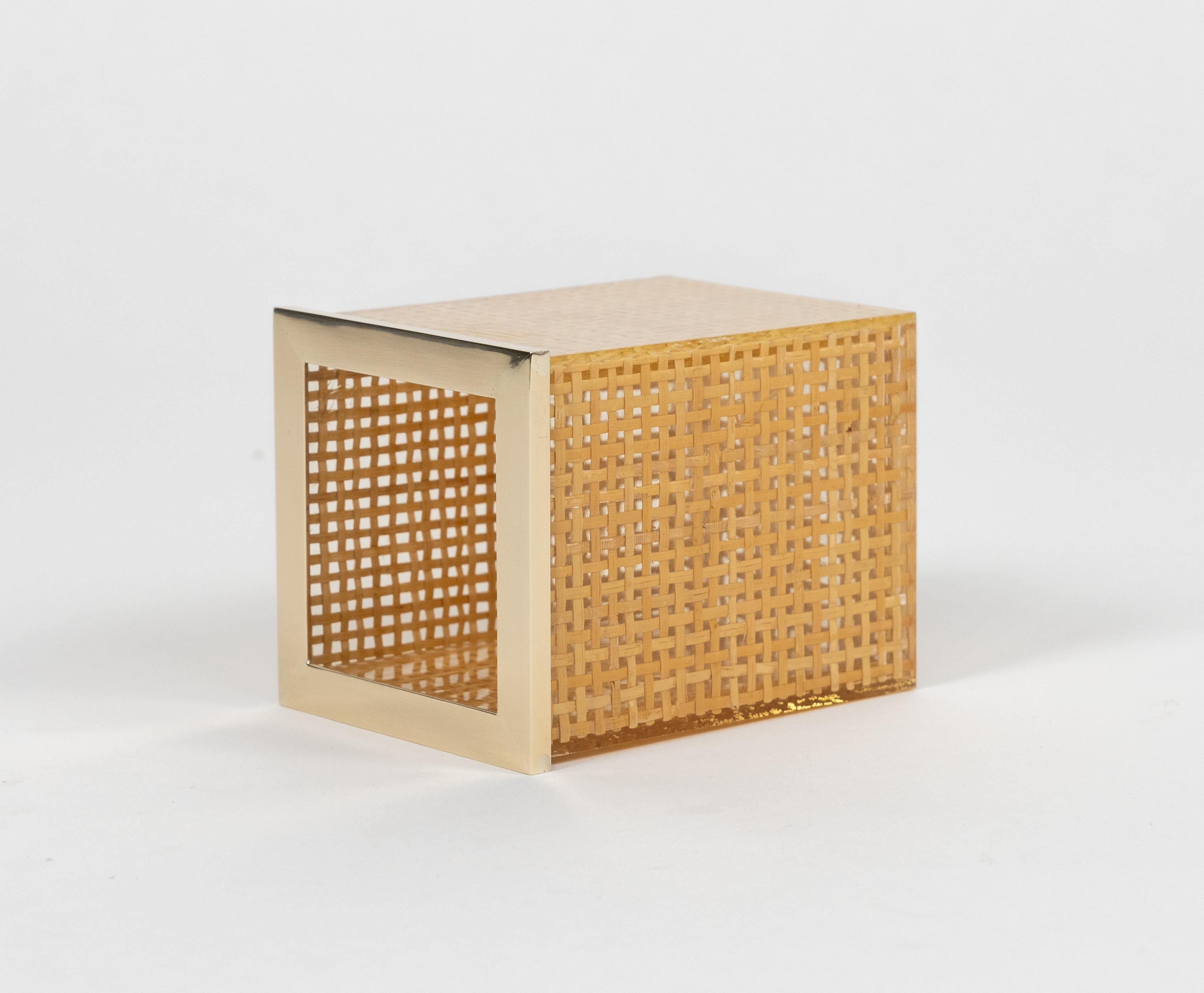 Stifthalter aus der Mitte des Jahrhunderts aus Lucit, Rattan und Messing im Stil von Christian Dior, Italien 1970er im Angebot 4