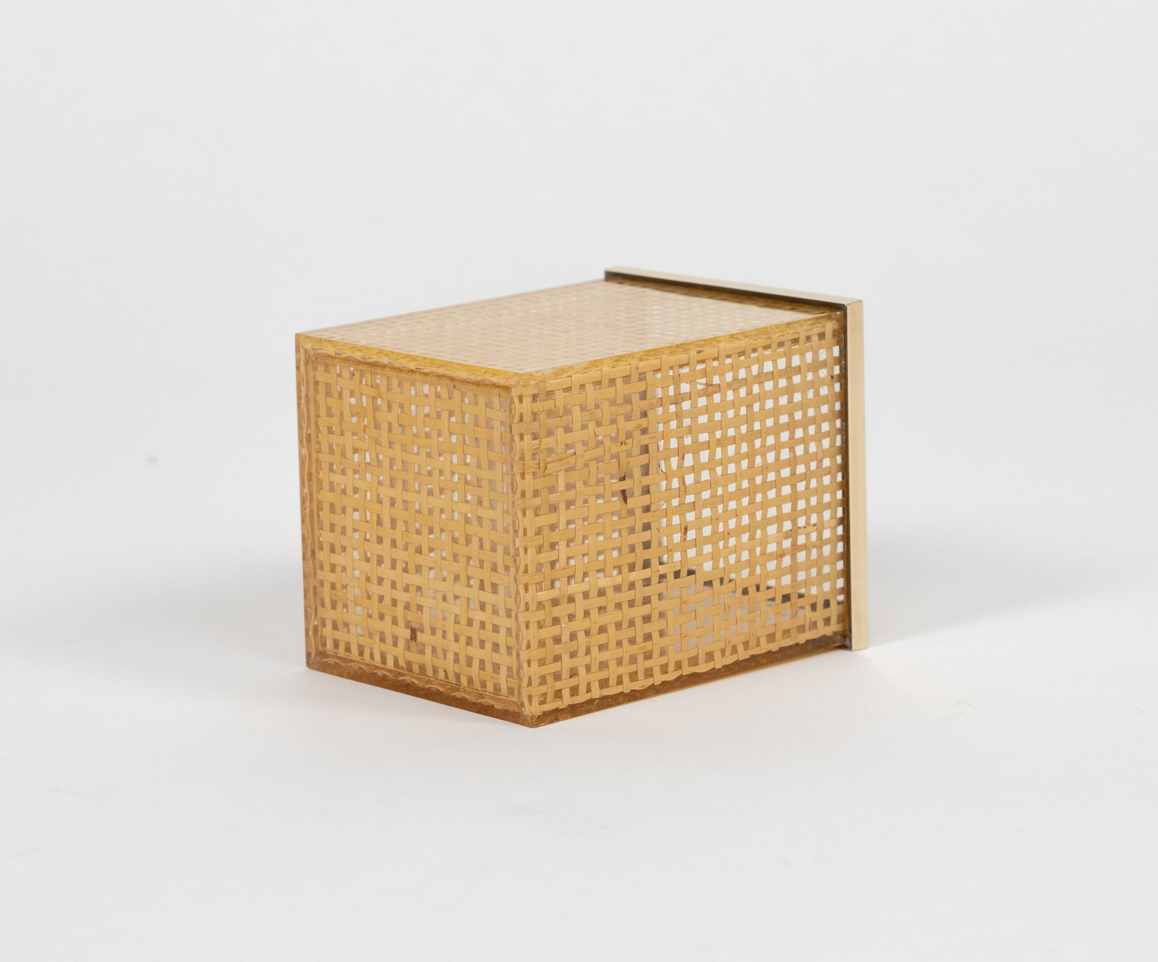 Stifthalter aus der Mitte des Jahrhunderts aus Lucit, Rattan und Messing im Stil von Christian Dior, Italien 1970er im Angebot 7