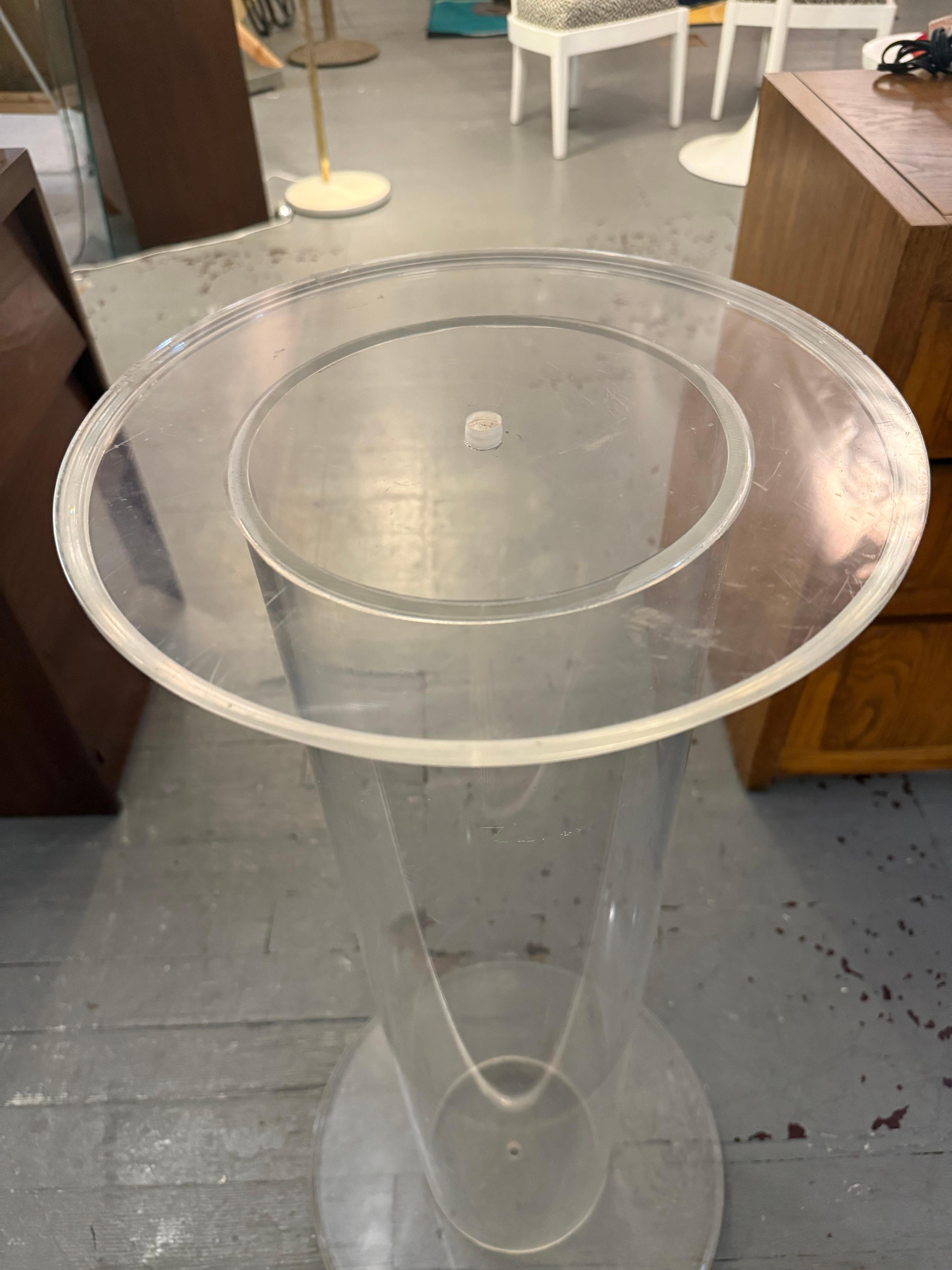 American Midcentury Lucite Round Pedestal in the style of Charles Hollis Jones For Sale