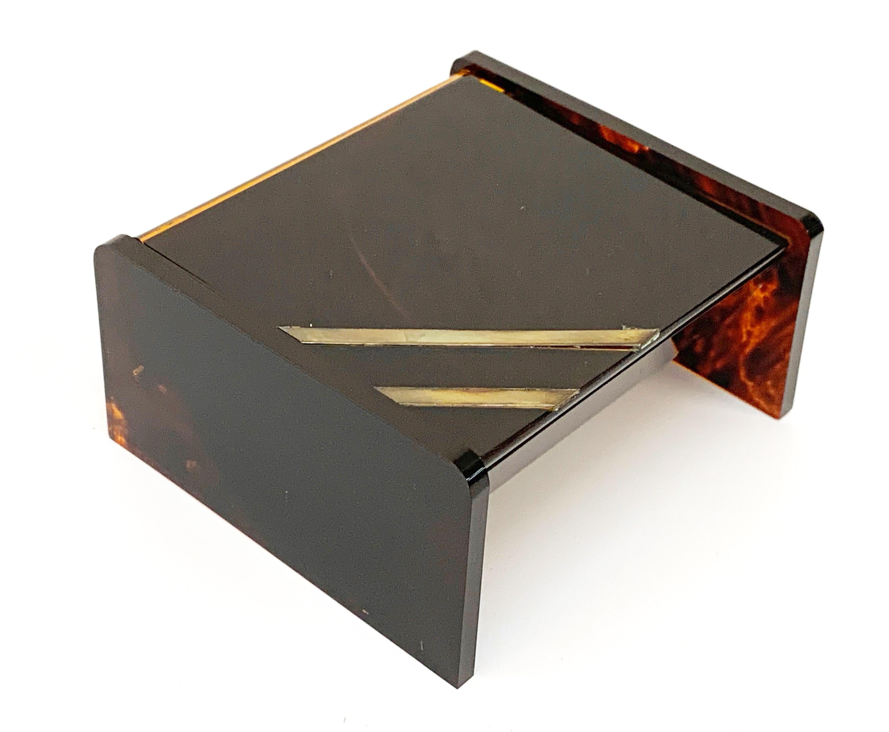 Wonderful and tiny Christian Dior style jewellery case, it is made of Lucite, Tortoise plexiglass and brass. 

It was produced in France during 1970s and in its simplicity and elegance represents the essence of the design of the period.

A great