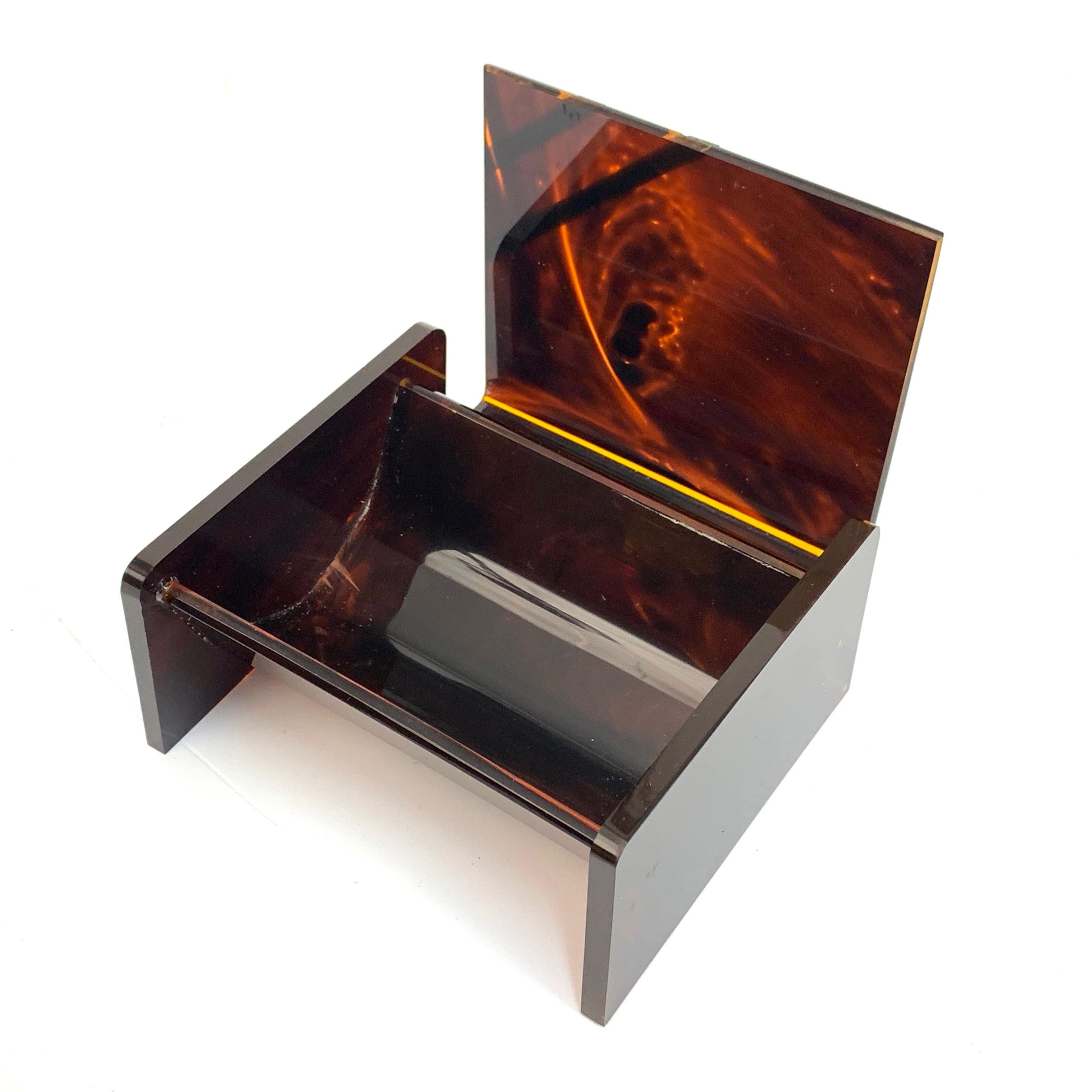Midcentury Lucite, Tortoise Plexiglass and Brass Christian Dior Jewelry Box 1970 In Good Condition For Sale In Roma, IT