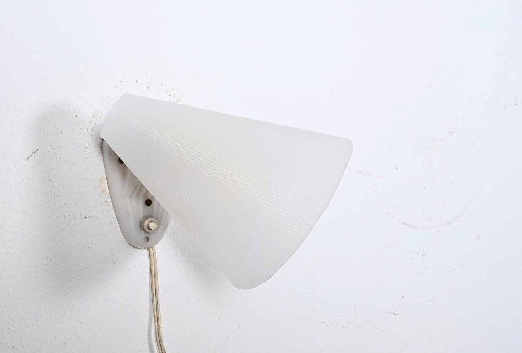 Aplique de pared Lucite de mediados de siglo en venta 4