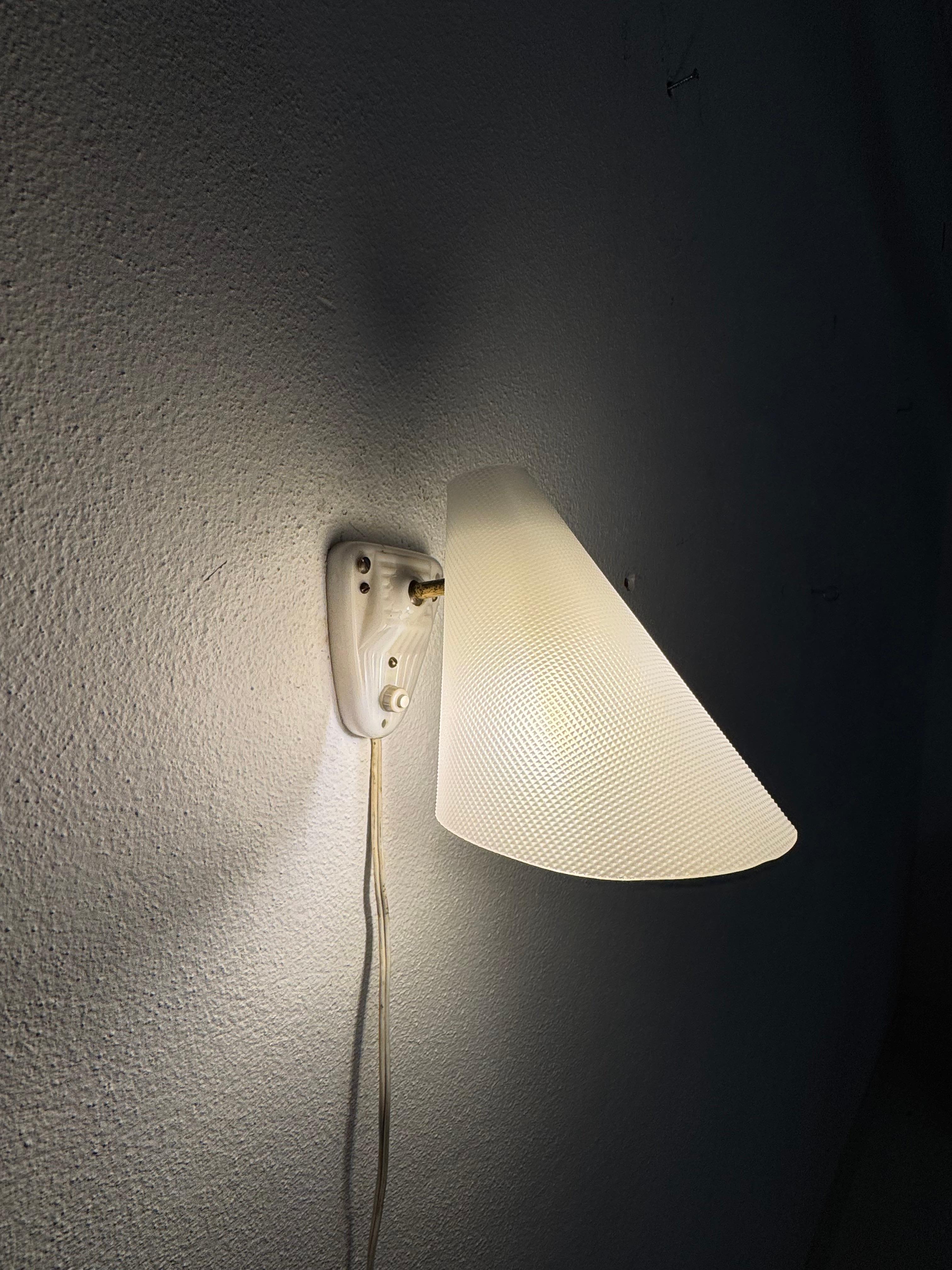 Aplique de pared Lucite de mediados de siglo en venta 5