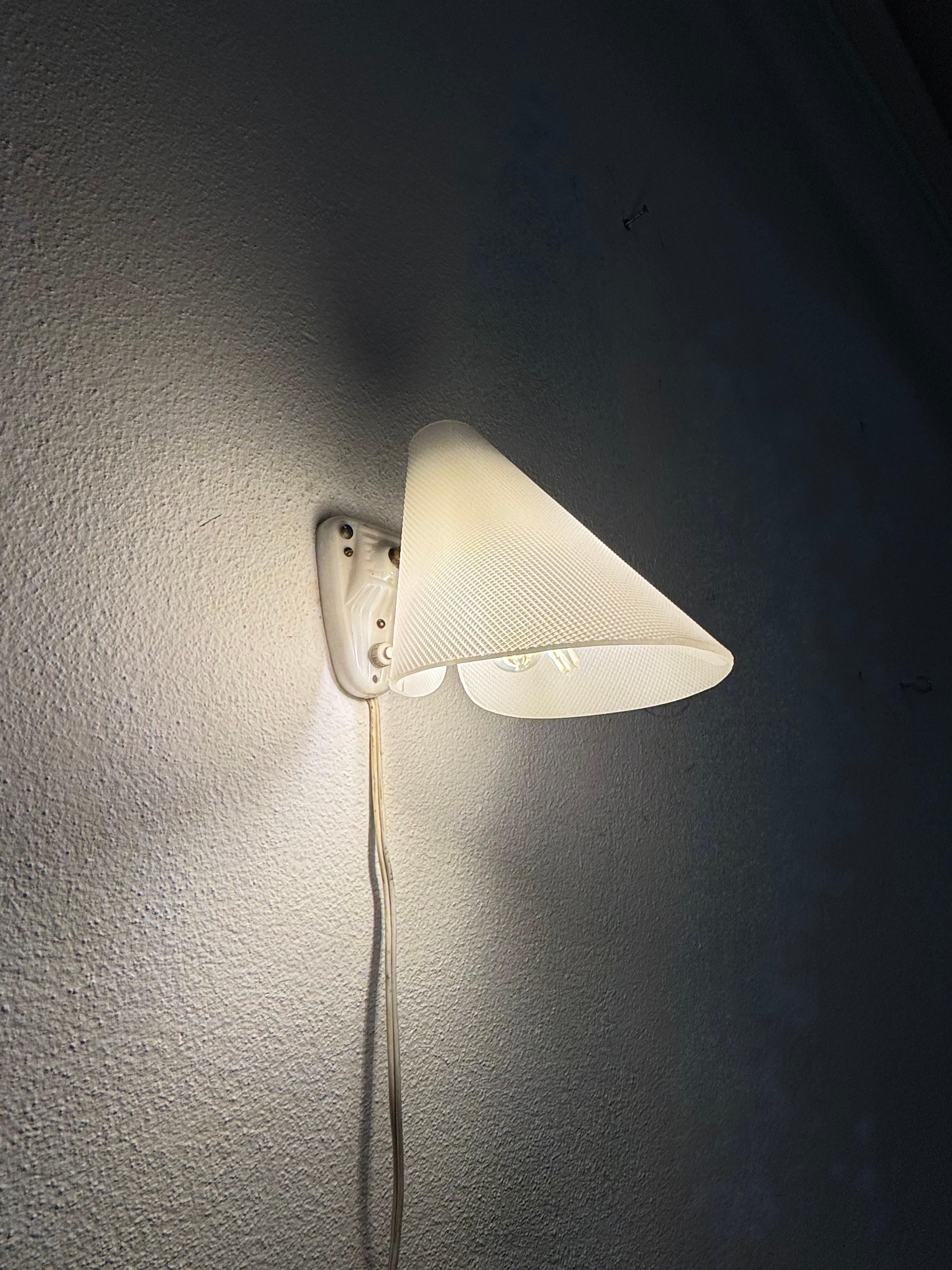 Aplique de pared Lucite de mediados de siglo en venta 6