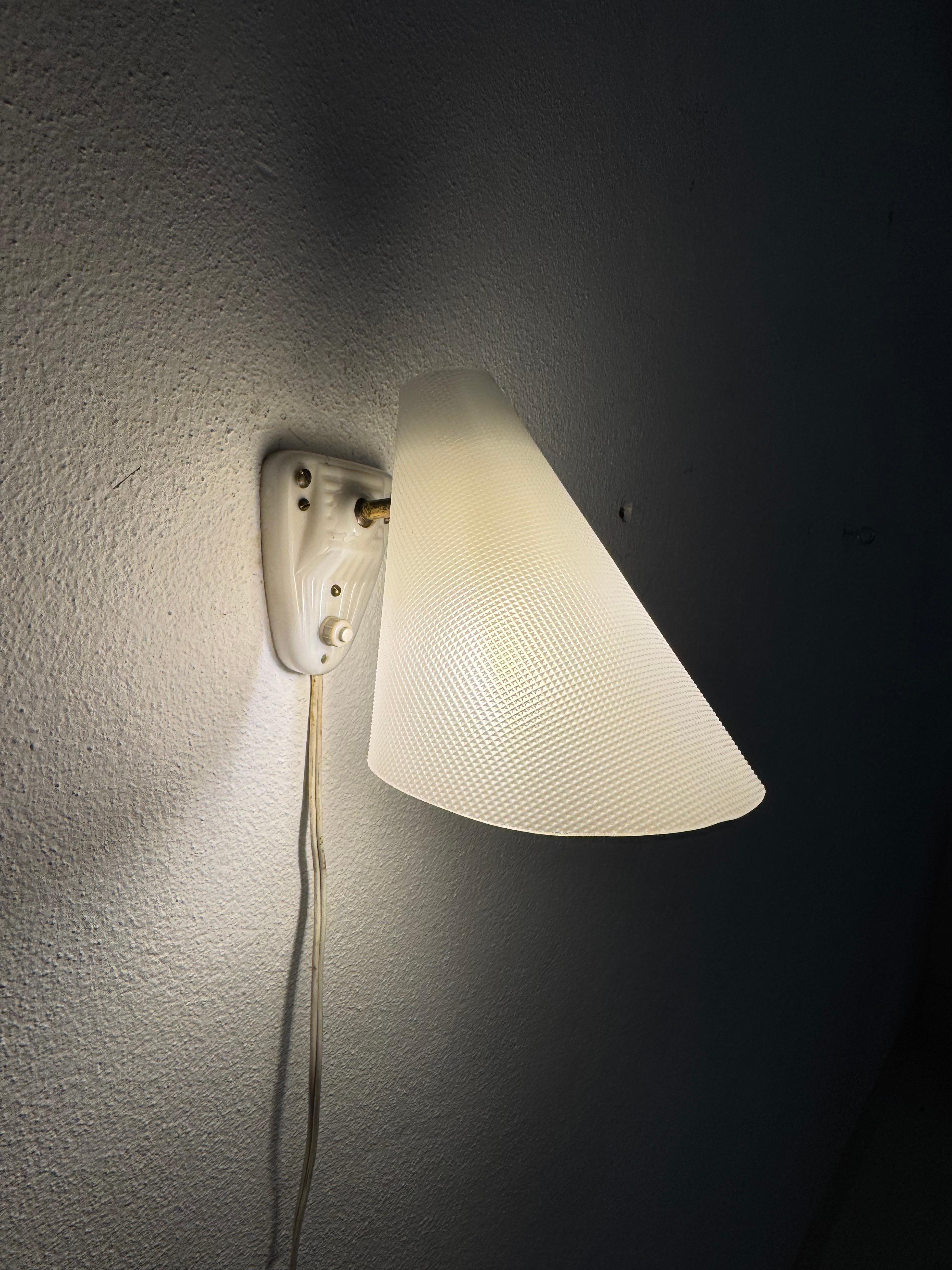 Aplique de pared Lucite de mediados de siglo en venta 9