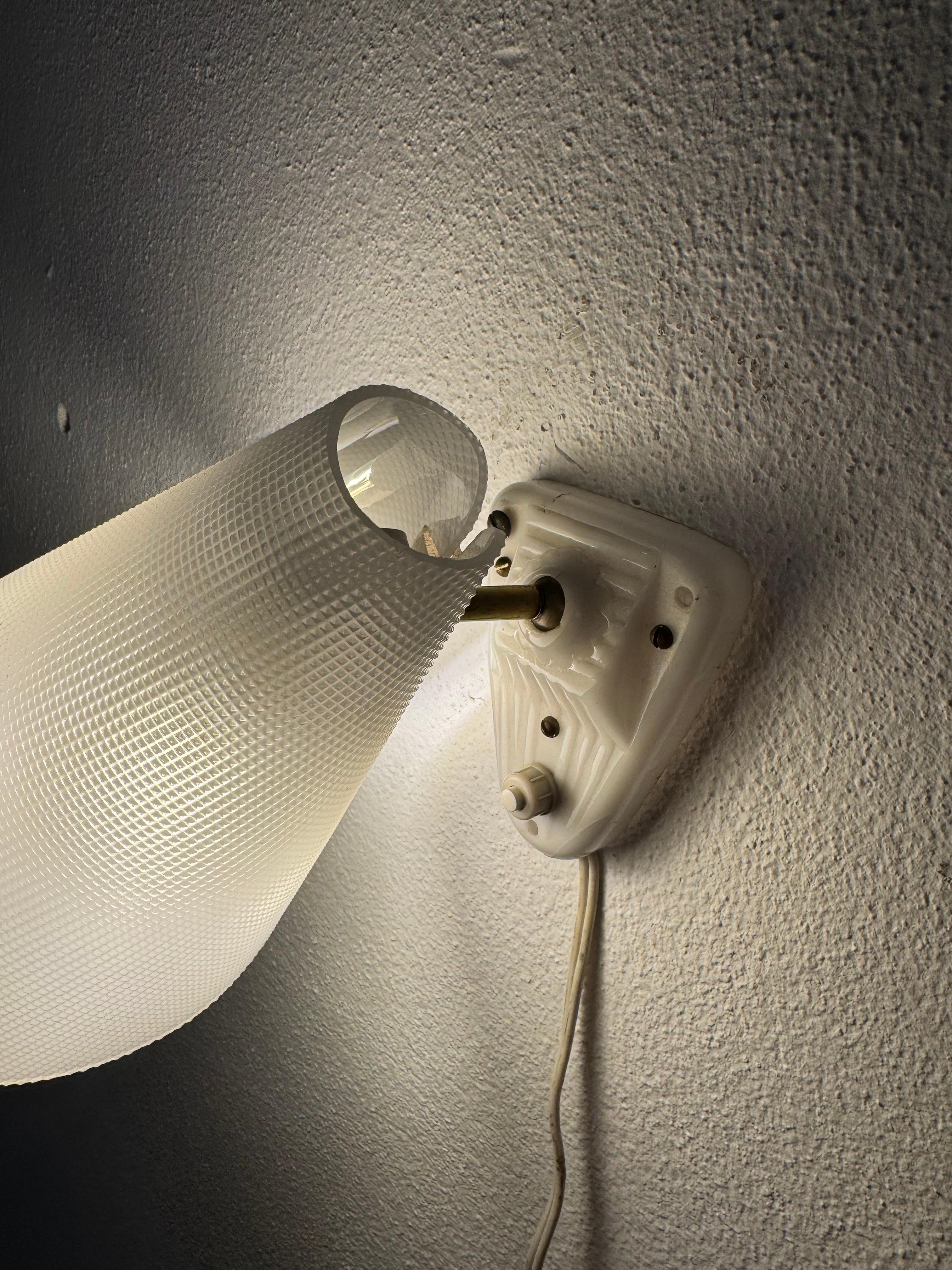 Aplique de pared Lucite de mediados de siglo en venta 10