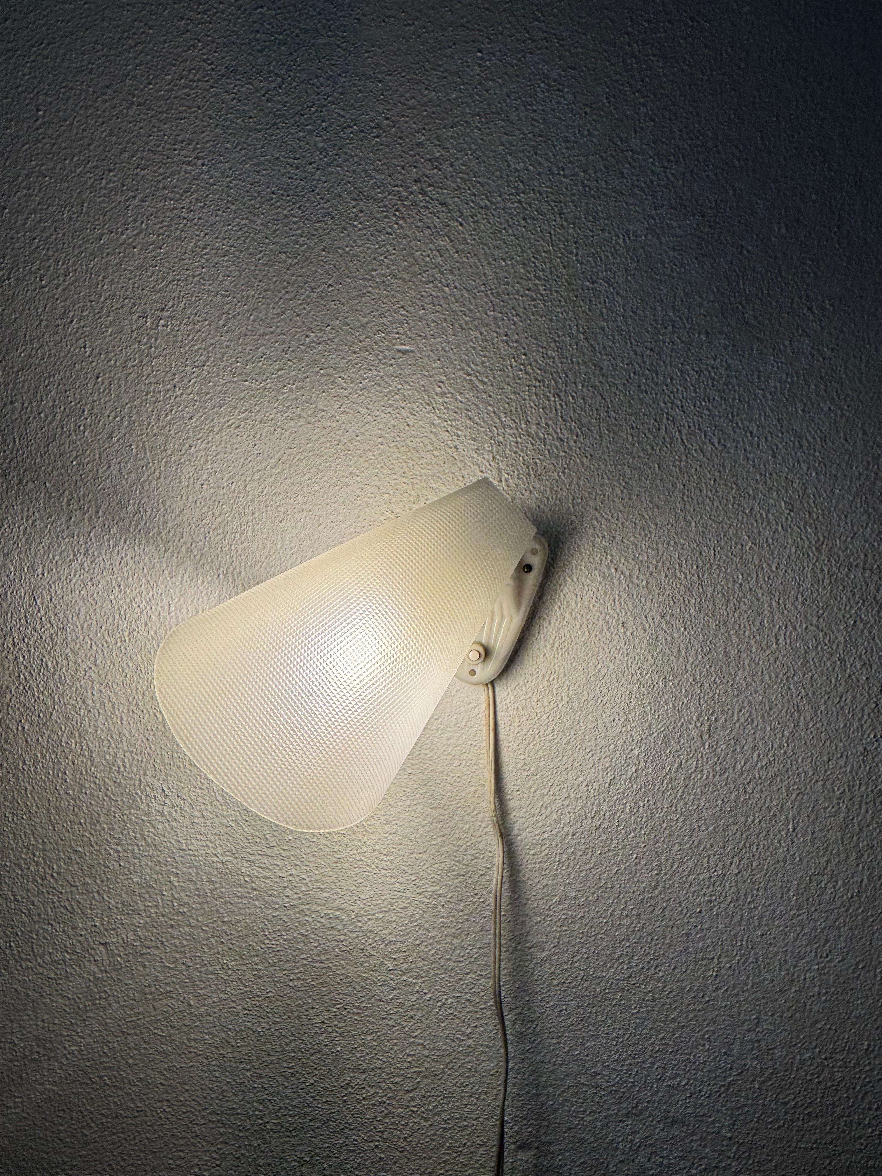 Aplique de pared Lucite de mediados de siglo en venta 11