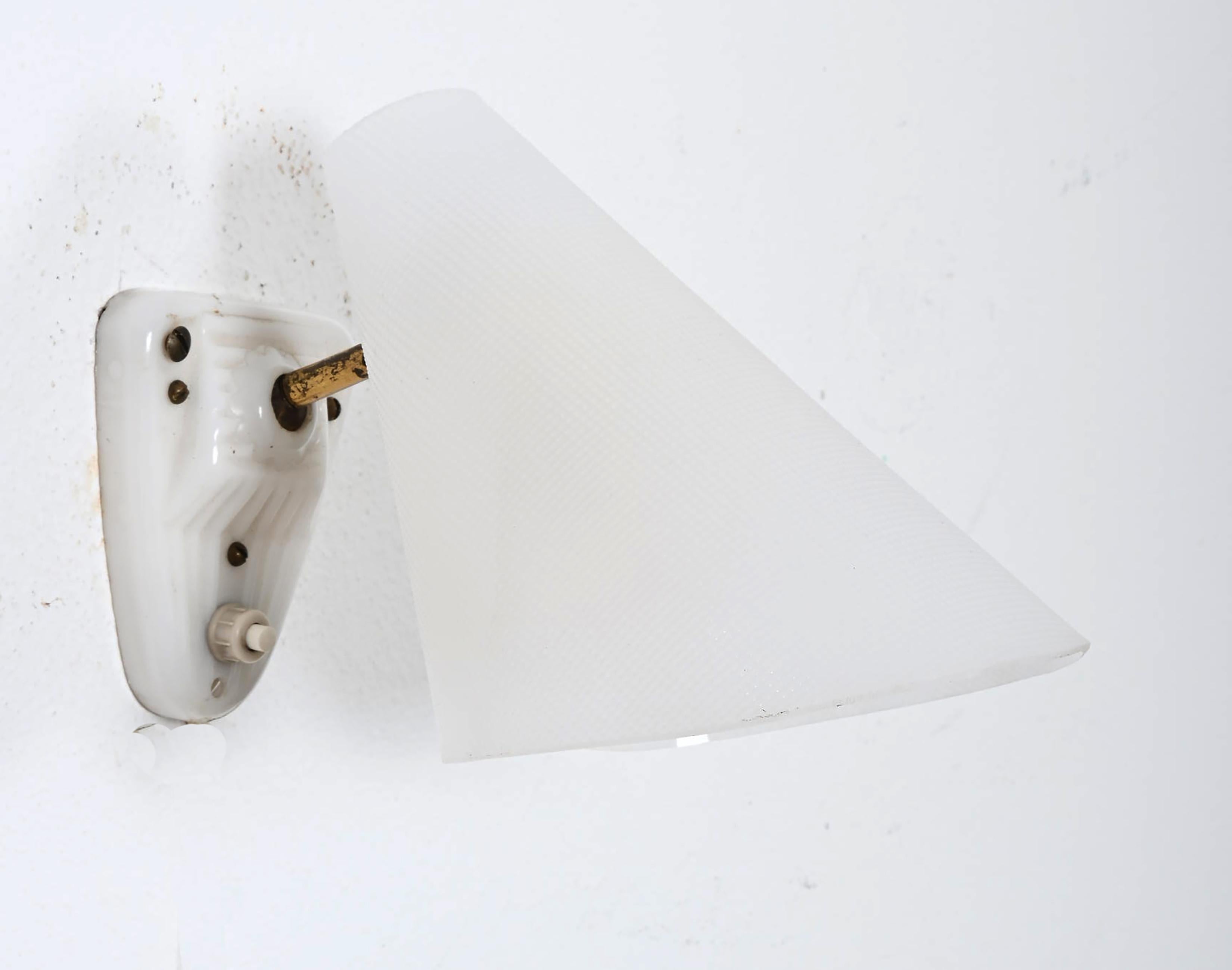 Aplique de pared Lucite de mediados de siglo en Bastante bueno estado para la venta en Vienna, AT