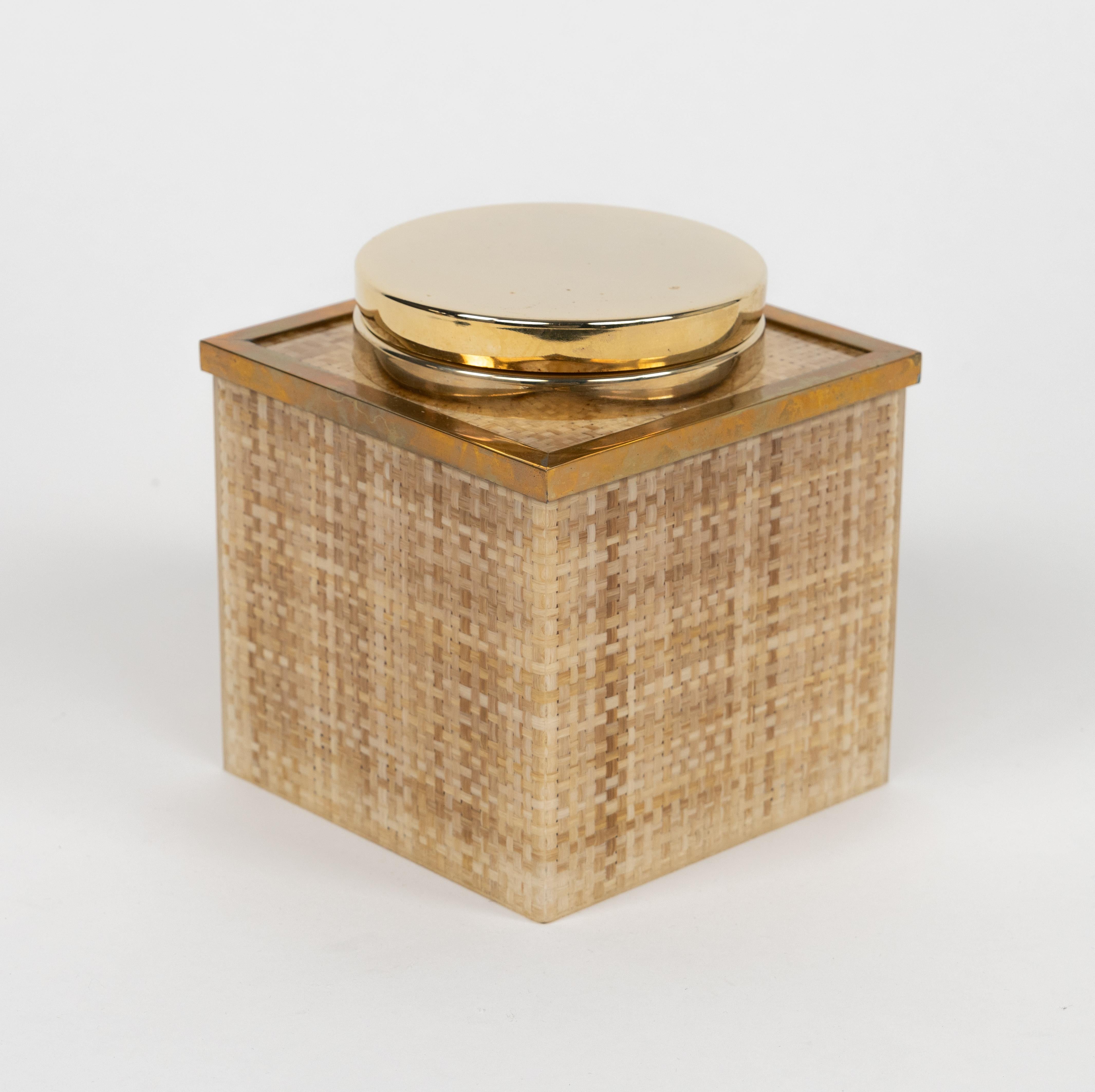 Midcentury Lucite, Wicker and Brass Ice Bucket Christian Dior Style, Italy 1970s In Good Condition For Sale In Rome, IT