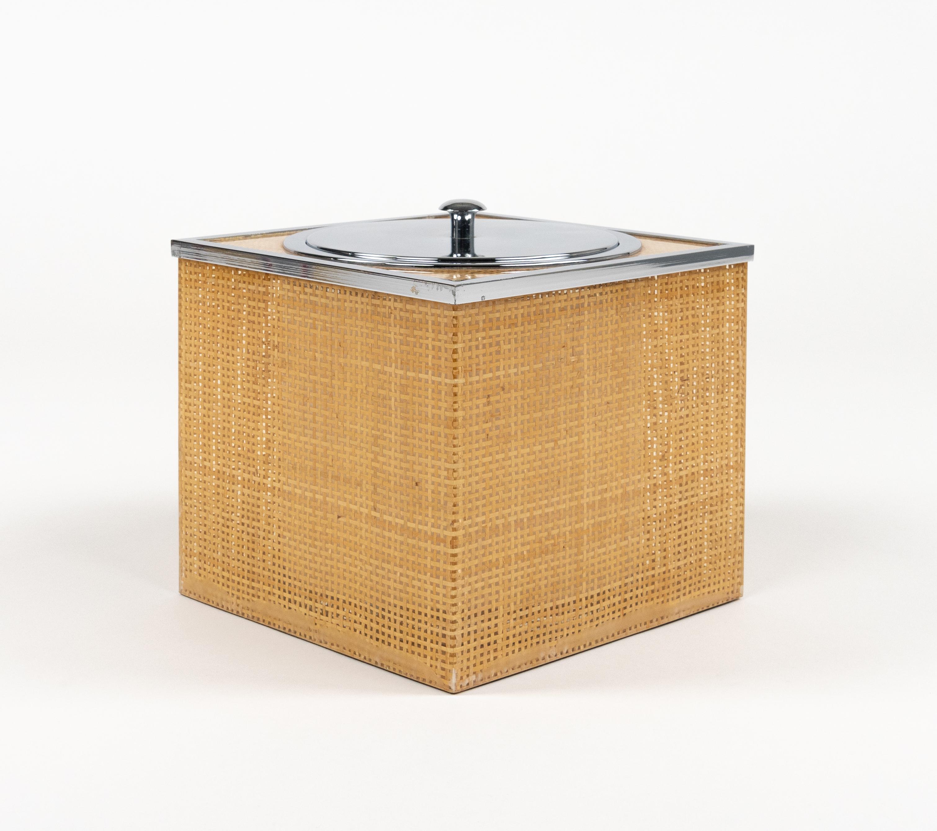 Midcentury amazing ice bucket in lucite, wicker and chrome in the style of Christian Dior Home.   

Made in Italy in the 1970s.   

Great accessory for any modern interior.