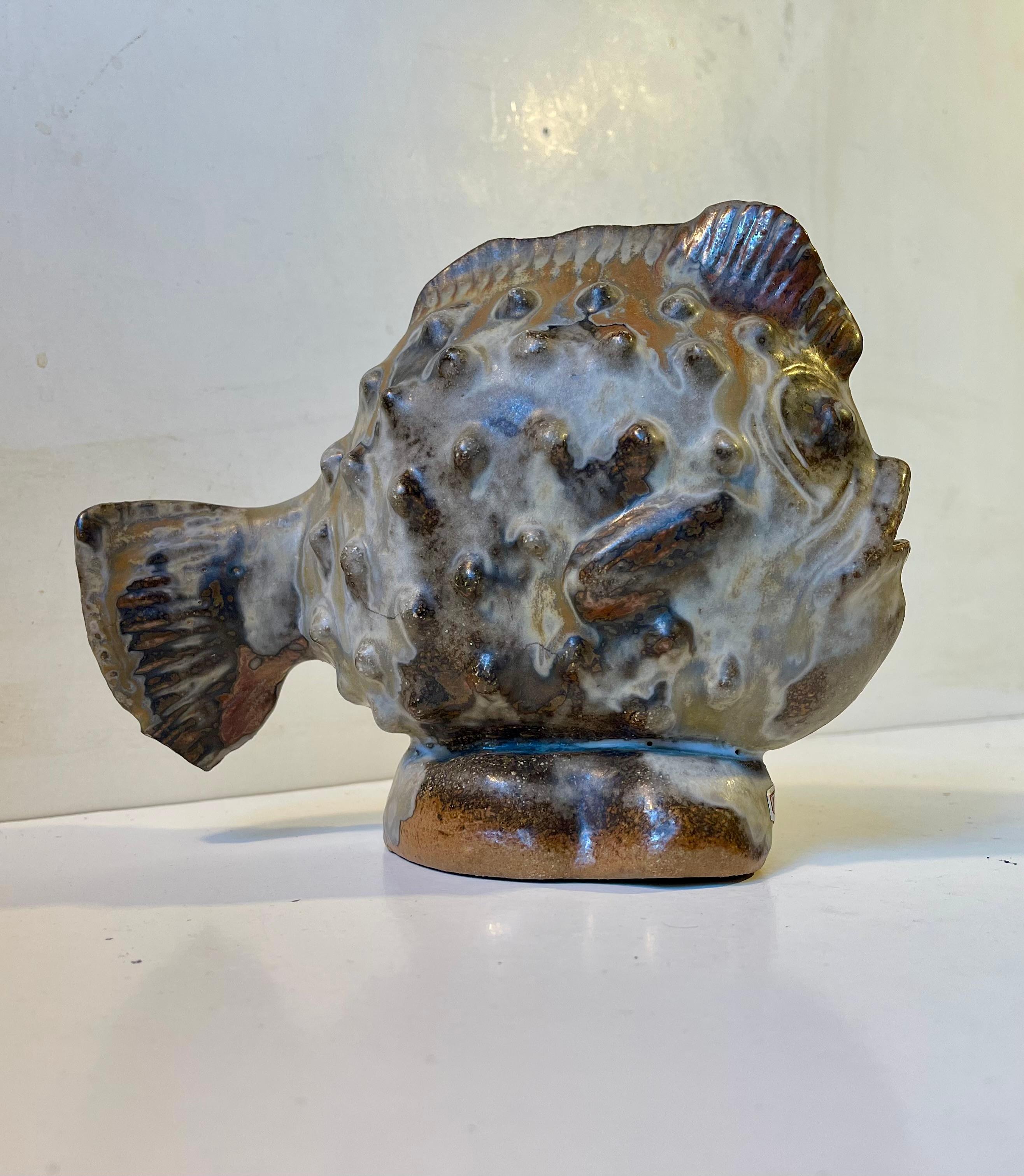 Smaltato Lumpfish di metà secolo in gres smaltato di Axella Denmark, anni '70 in vendita