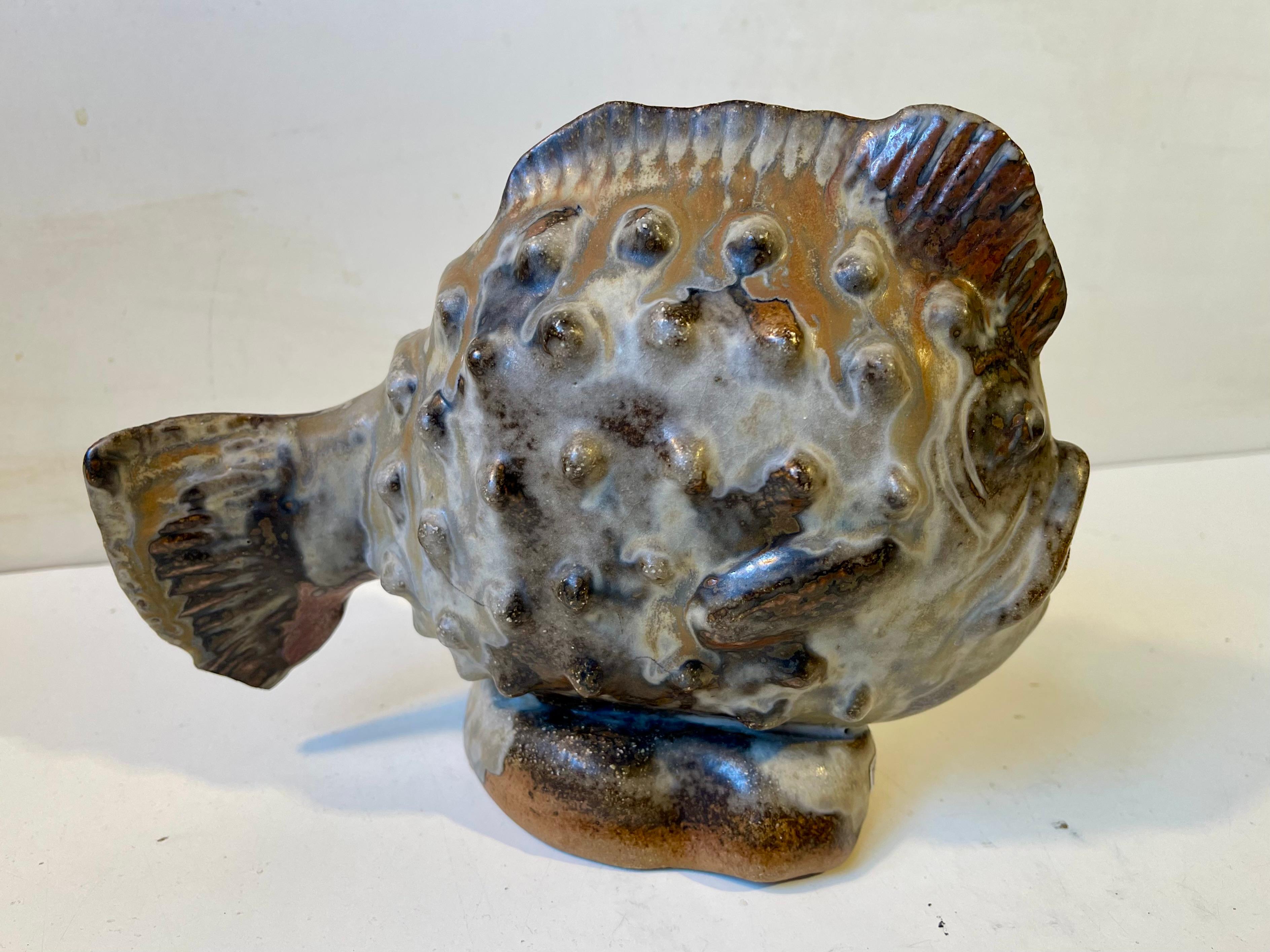 Fine XX secolo Lumpfish di metà secolo in gres smaltato di Axella Denmark, anni '70 in vendita