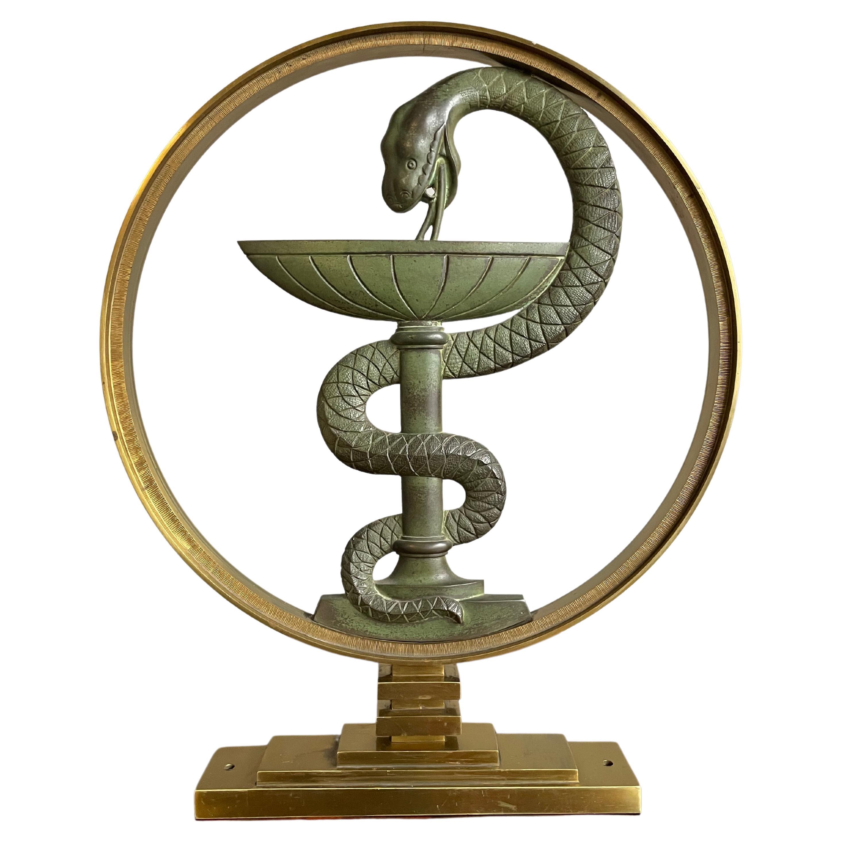 Schale im Art-Déco-Stil aus der Mitte des Jahrhunderts mit Hygeia-Symbol für Medizin / Pharmacy  im Angebot
