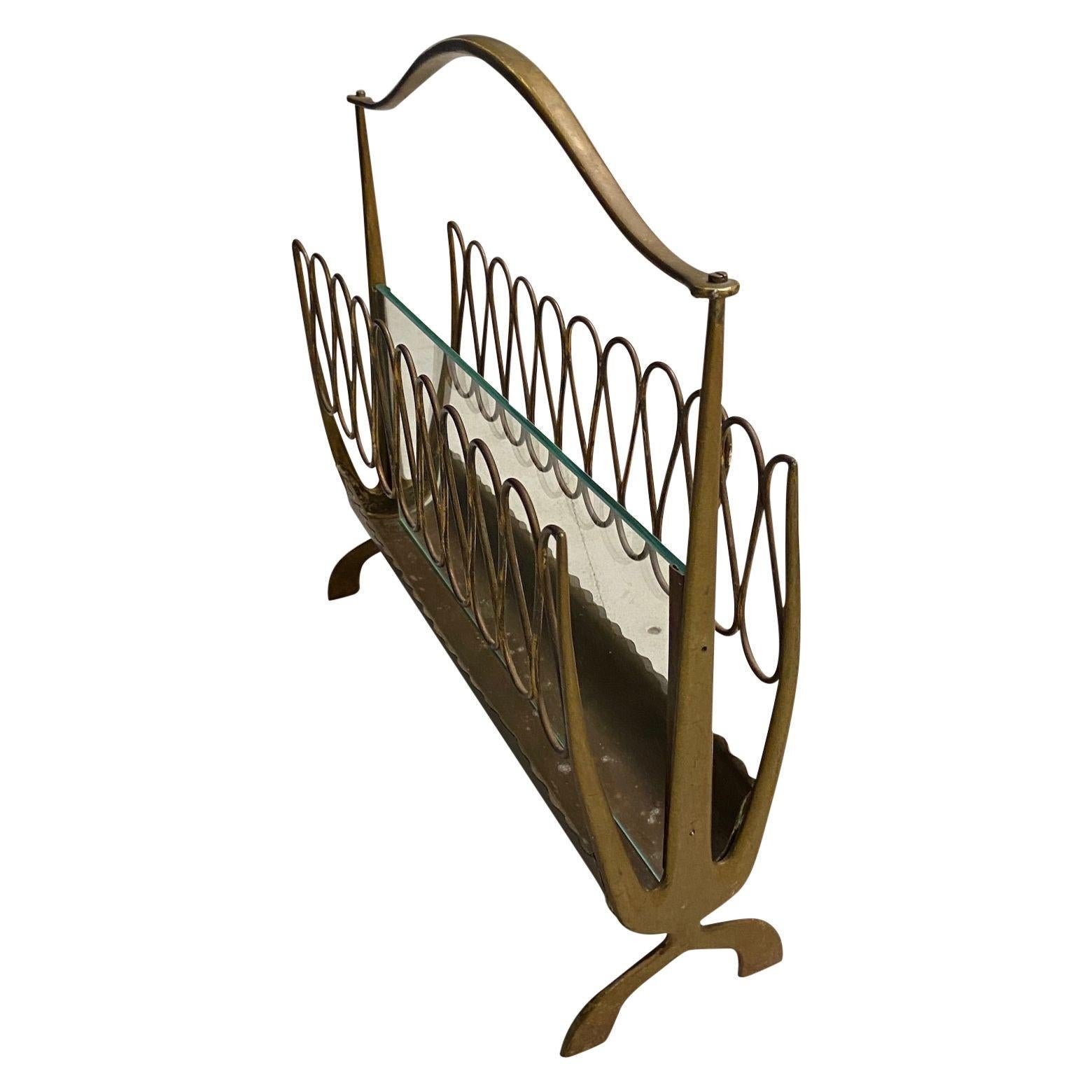 Midcentury Magazine Rack in the Style of Gio Ponti, Brass and Glass For Sale 1