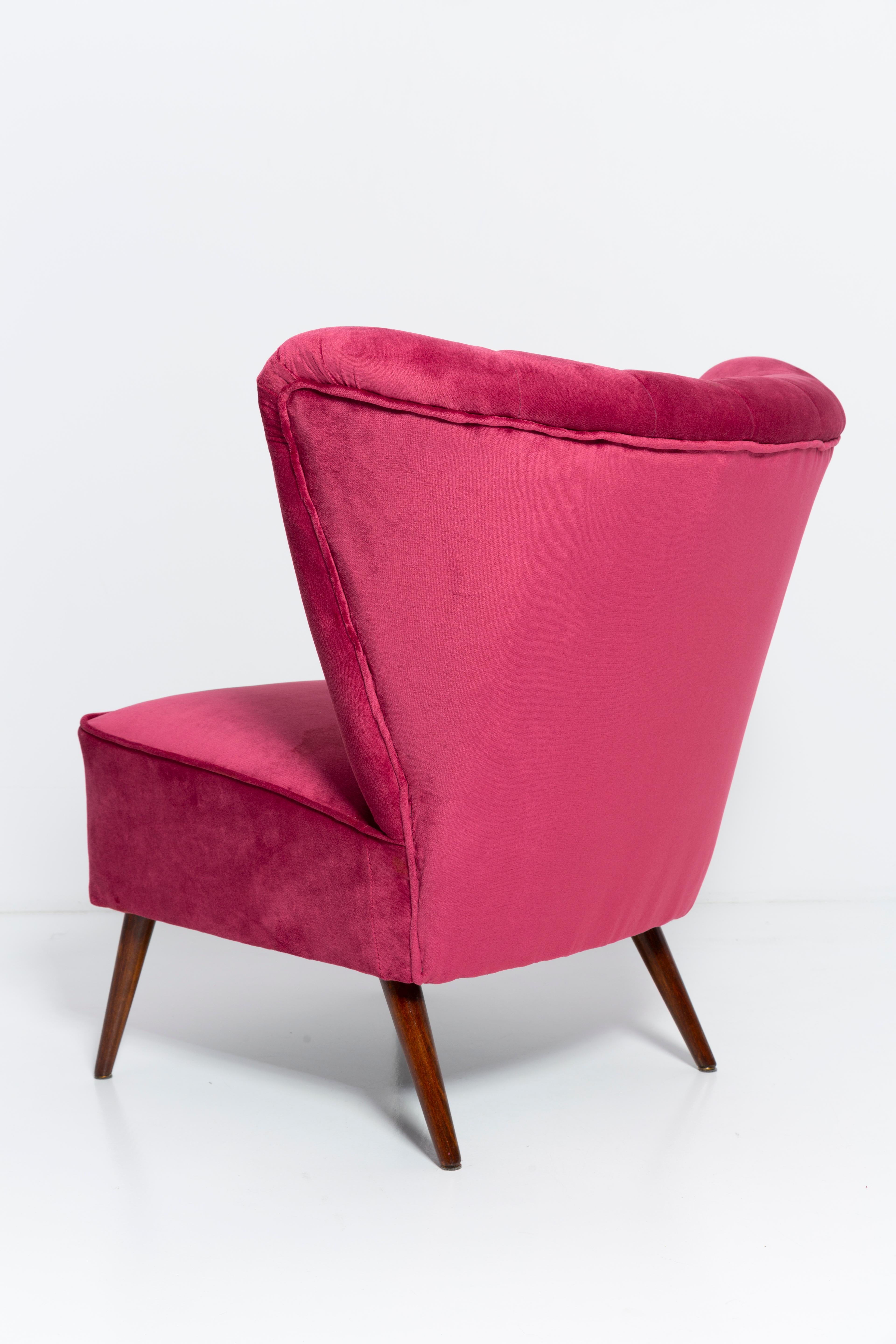 Fauteuil club du milieu du siècle en velours rose magenta, Europe, années 1960 en vente 4