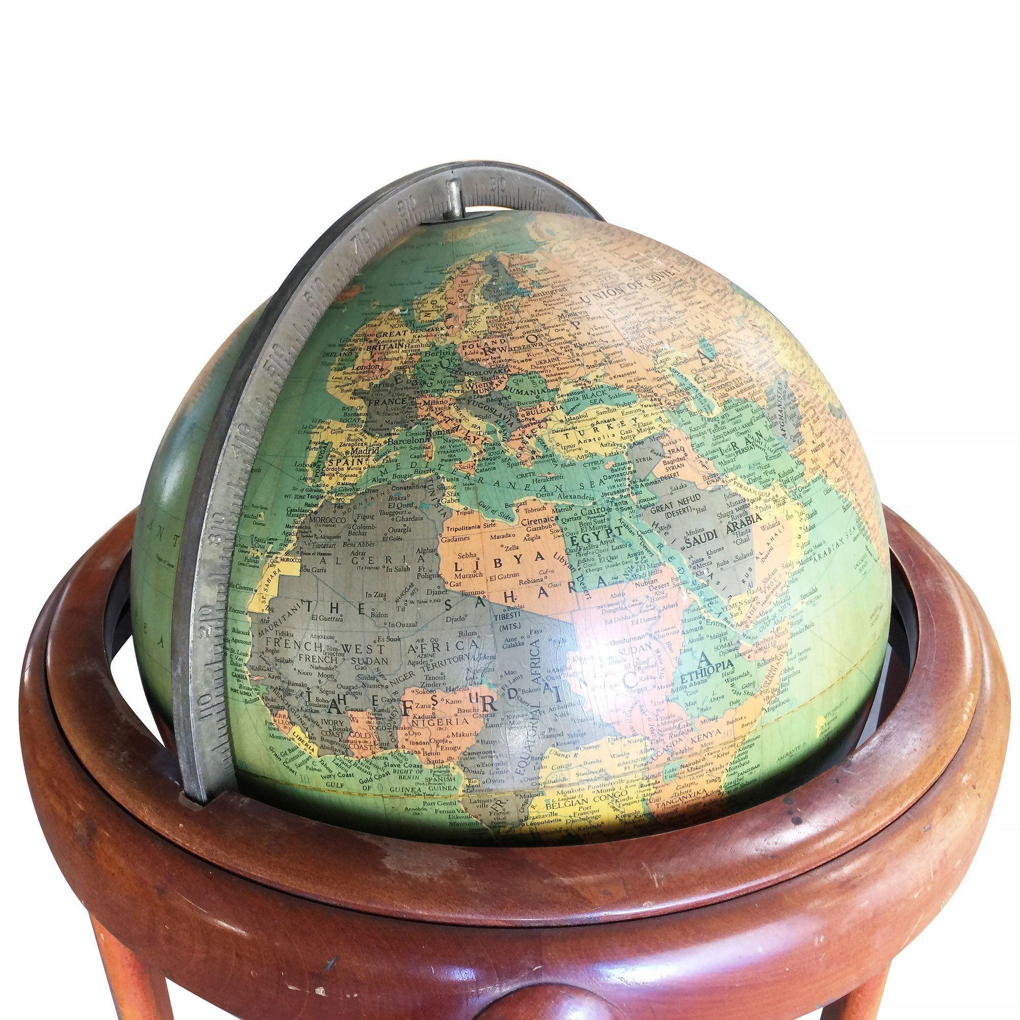 Acier Globe terrestre en acajou du milieu du siècle par Replogle Globes en vente