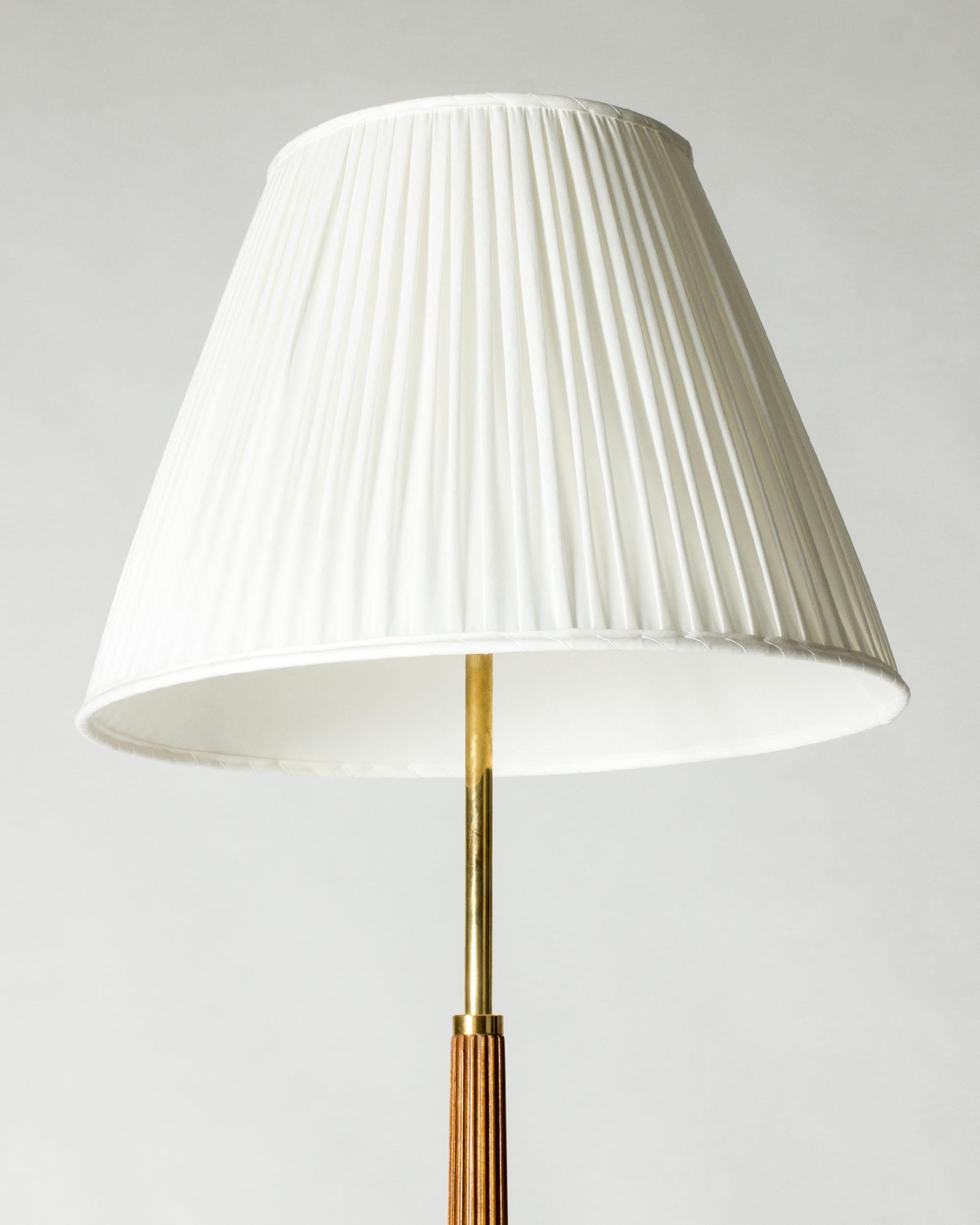 Lampadaire en acajou du milieu du siècle par Hans Bergström, Suède, années 1950 Bon état - En vente à Stockholm, SE