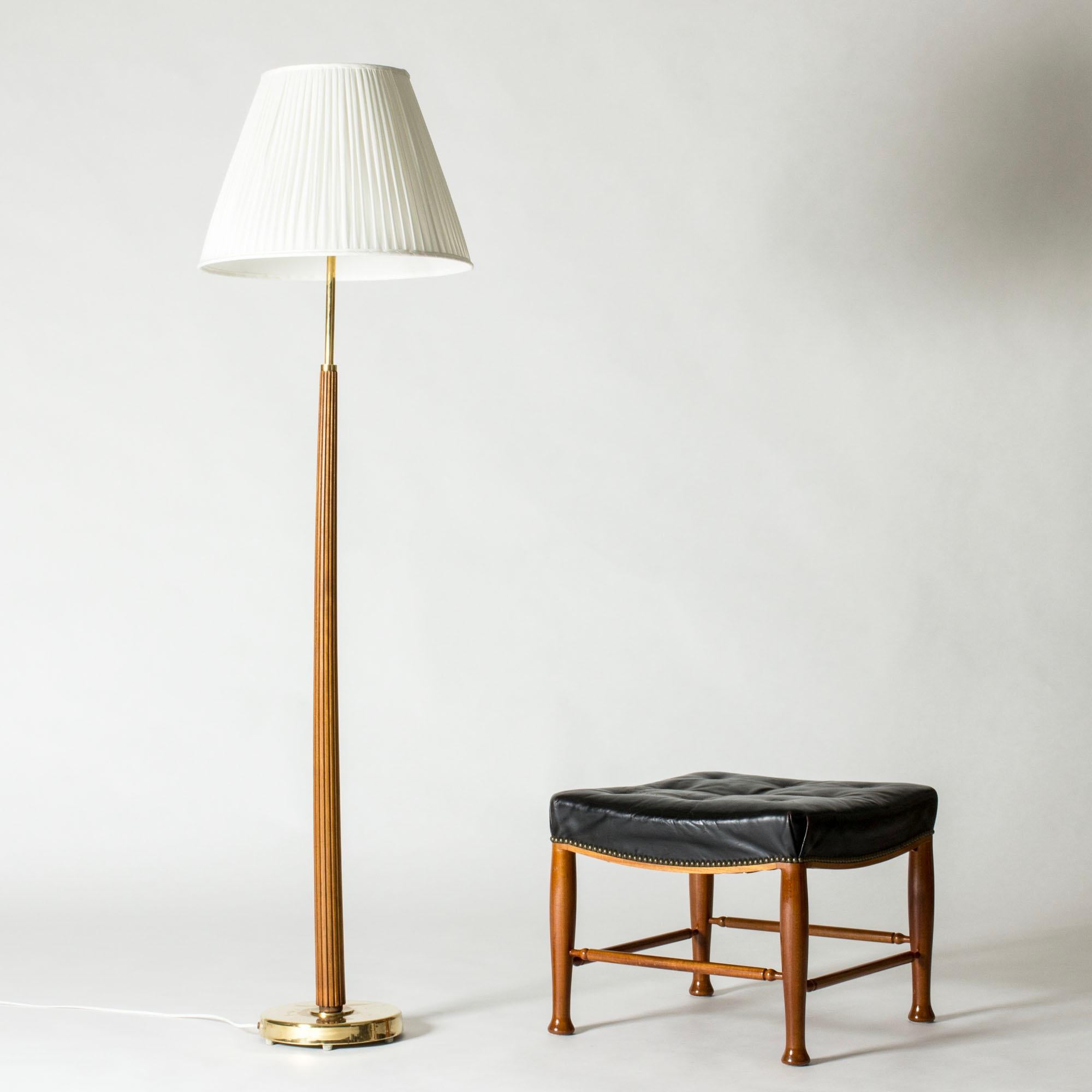 Milieu du XXe siècle Lampadaire en acajou du milieu du siècle par Hans Bergström, Suède, années 1950 en vente