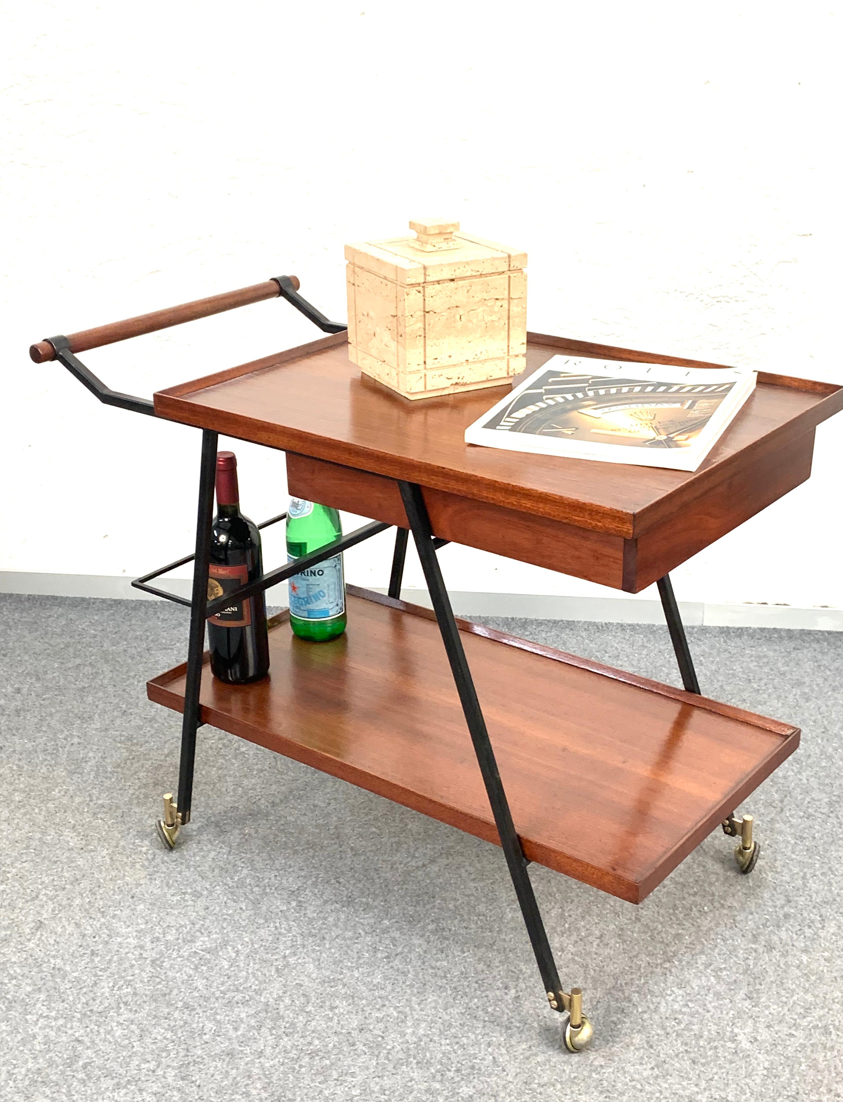 Midcentury Wood Italian Bar Trolley with Bottle Holder and Drawer, 1960s In Good Condition In Roma, IT