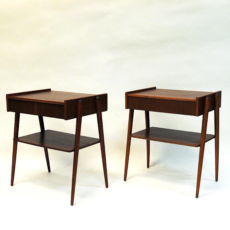 Lovely dark mahogany bedside or side table pair by Calström & Co with a drawer and a shelf underneath for magazines, newspapers etc. From around the 1960s Sweden. A-shaped legs. Great as side tables alone or as a pair.
Scandinavian design