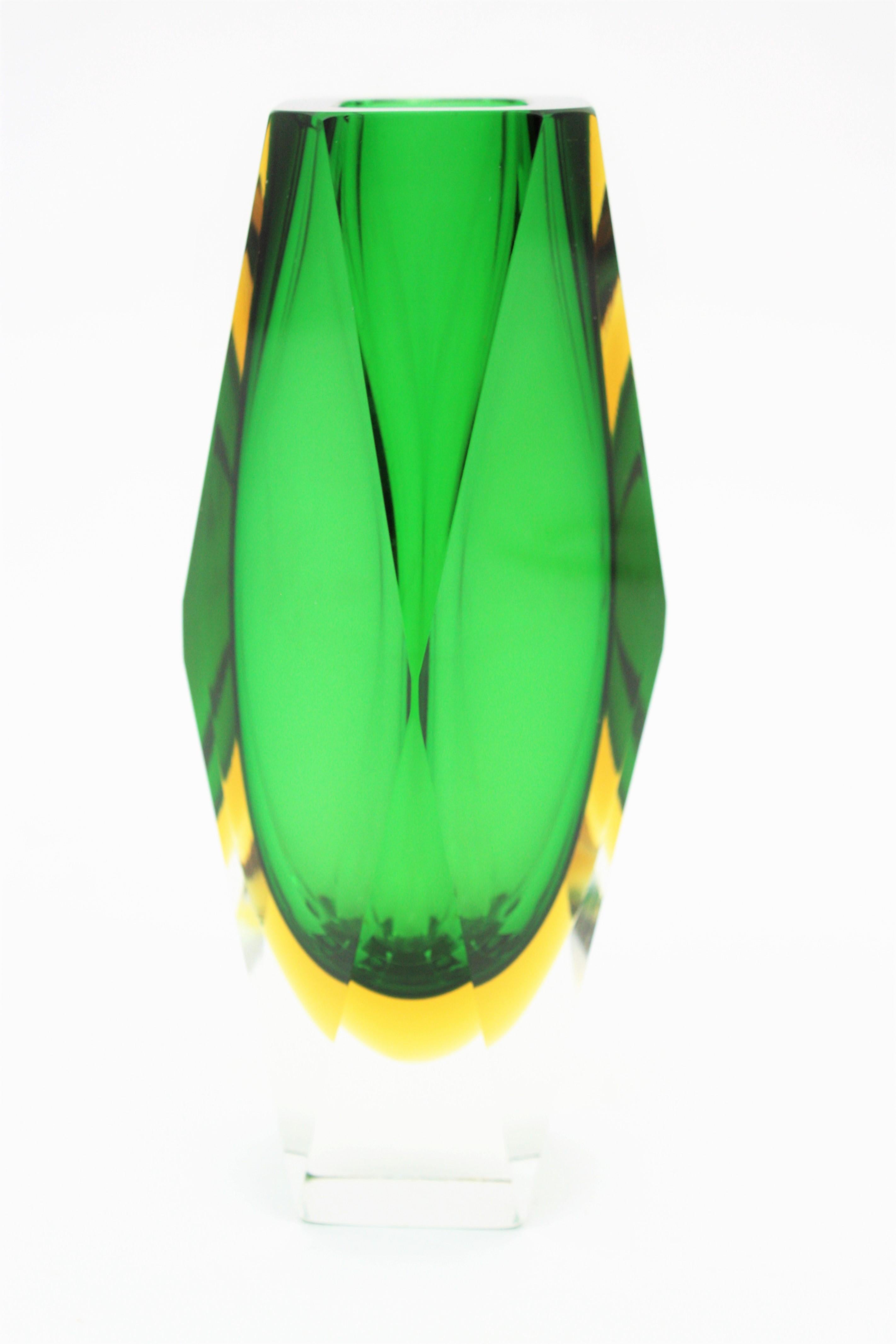 Midcentury Mandruzzato Faceted Murano Glass Emerald Green & Yellow Sommerso Vase In Good Condition In Barcelona, ES