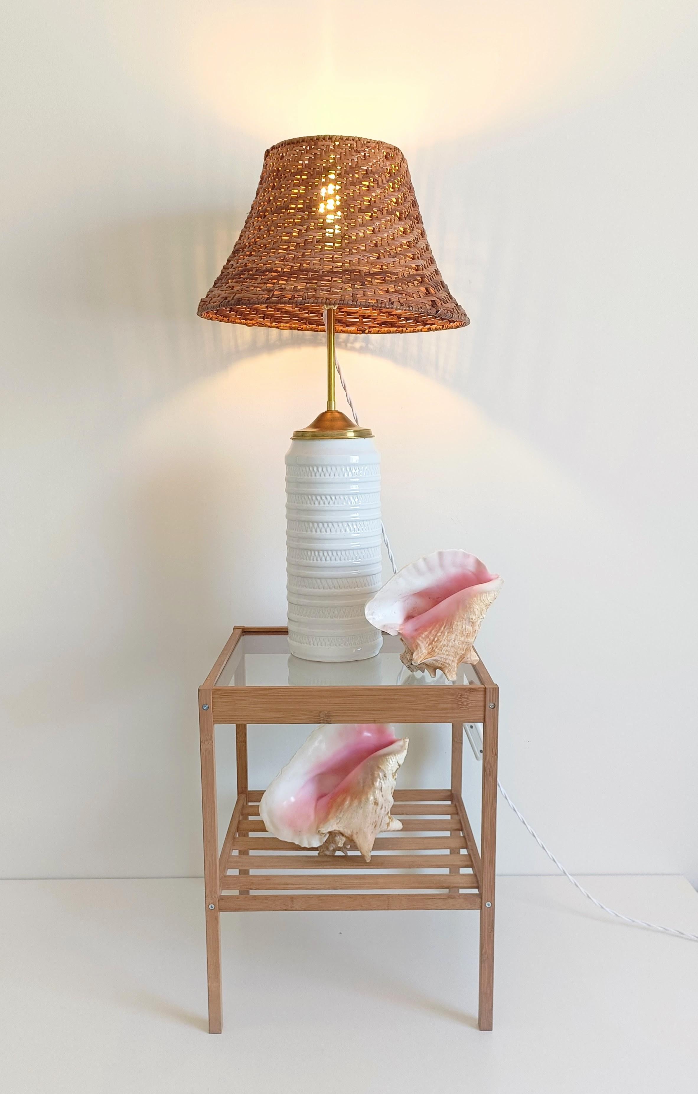 Ceramic Table Lamp with Carstens Tönnieshof Base, Brass Detail, and Wicker Shade

A refined table lamp composed of high-quality vintage elements, newly assembled with attention to detail and functionality. The base is a vintage West German ceramic