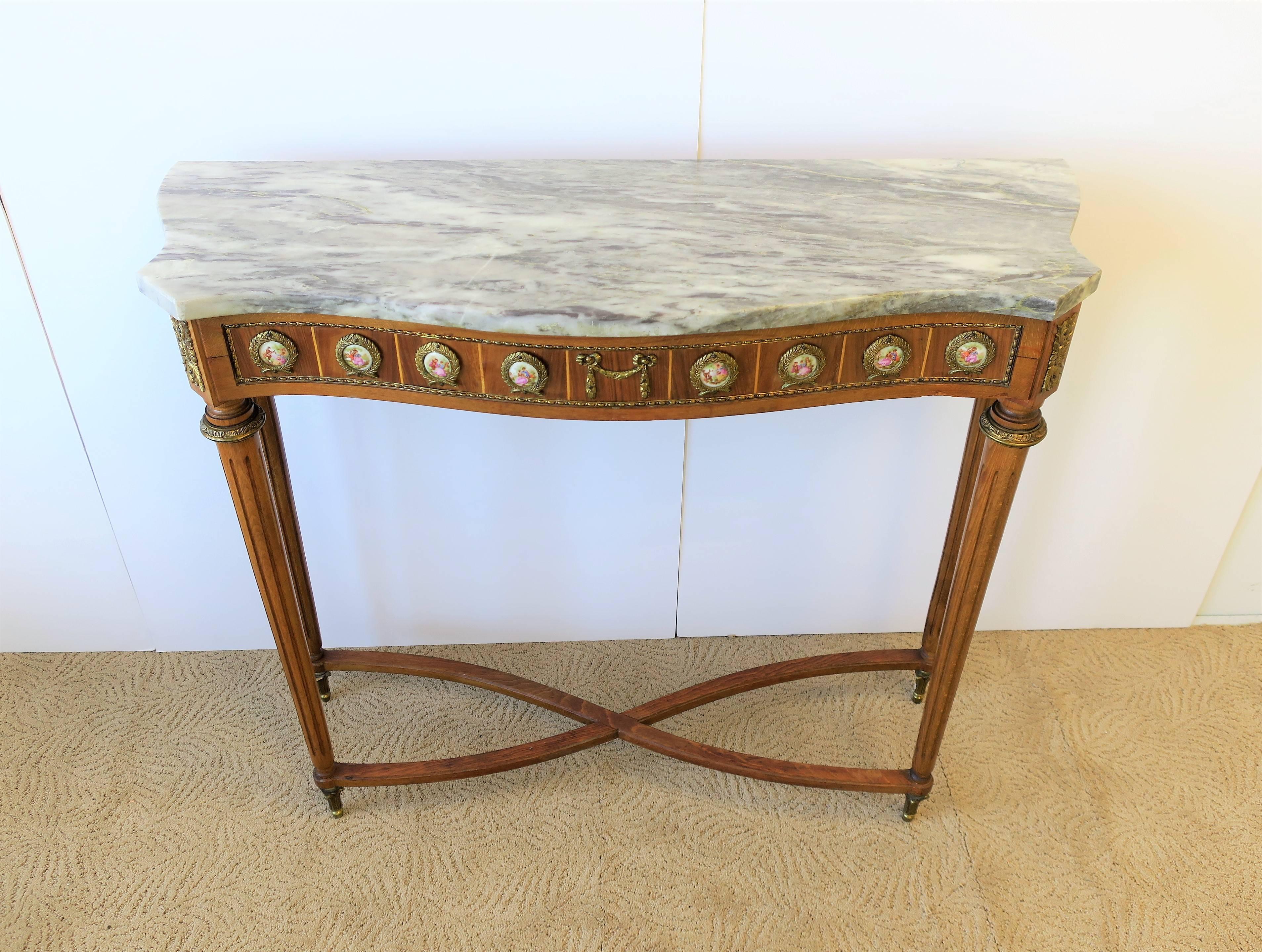 Console ou table de foyer en bois de marbre et laiton en vente 2
