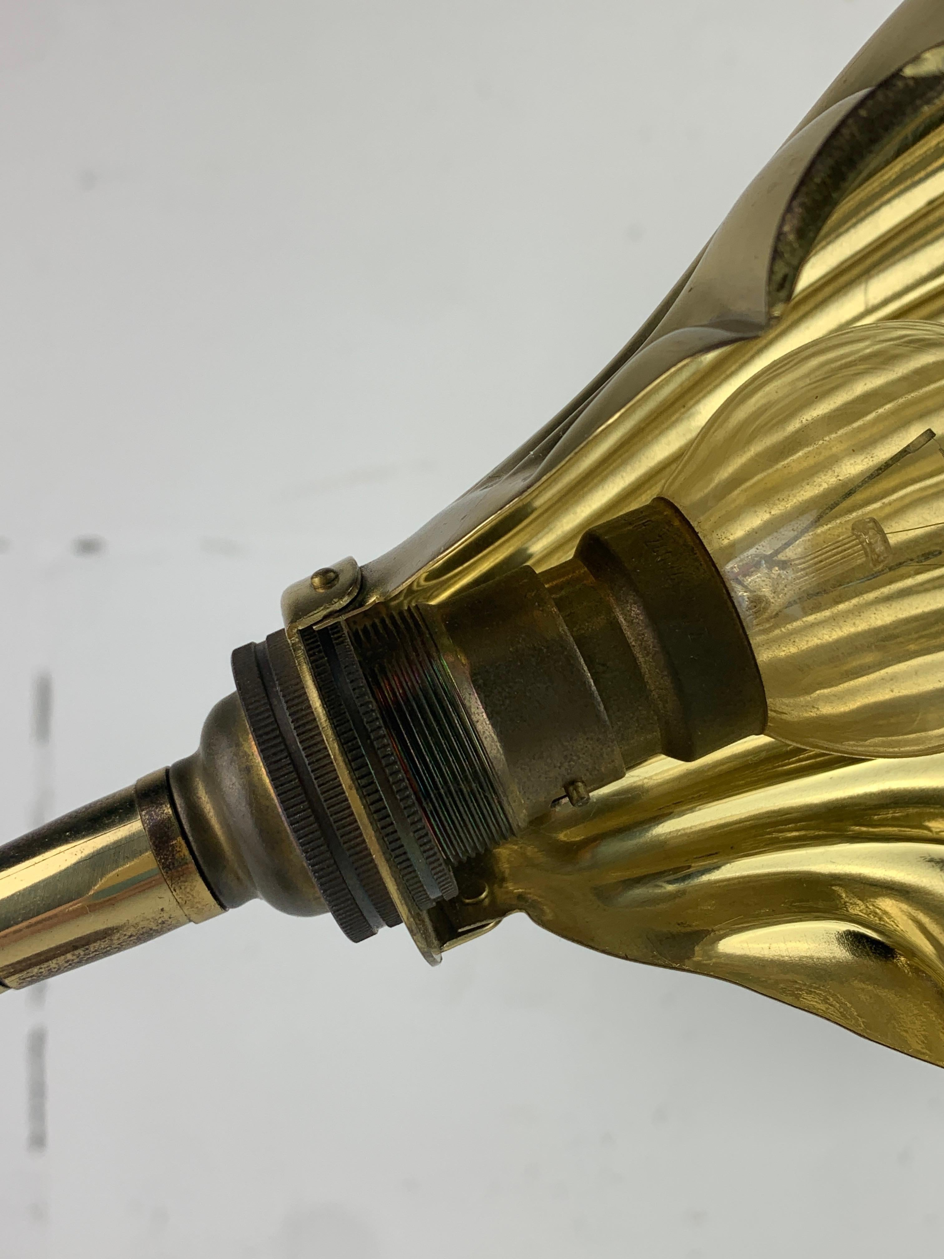 Midcentury marble and brass gooseneck clam shell desk lamp en venta 5