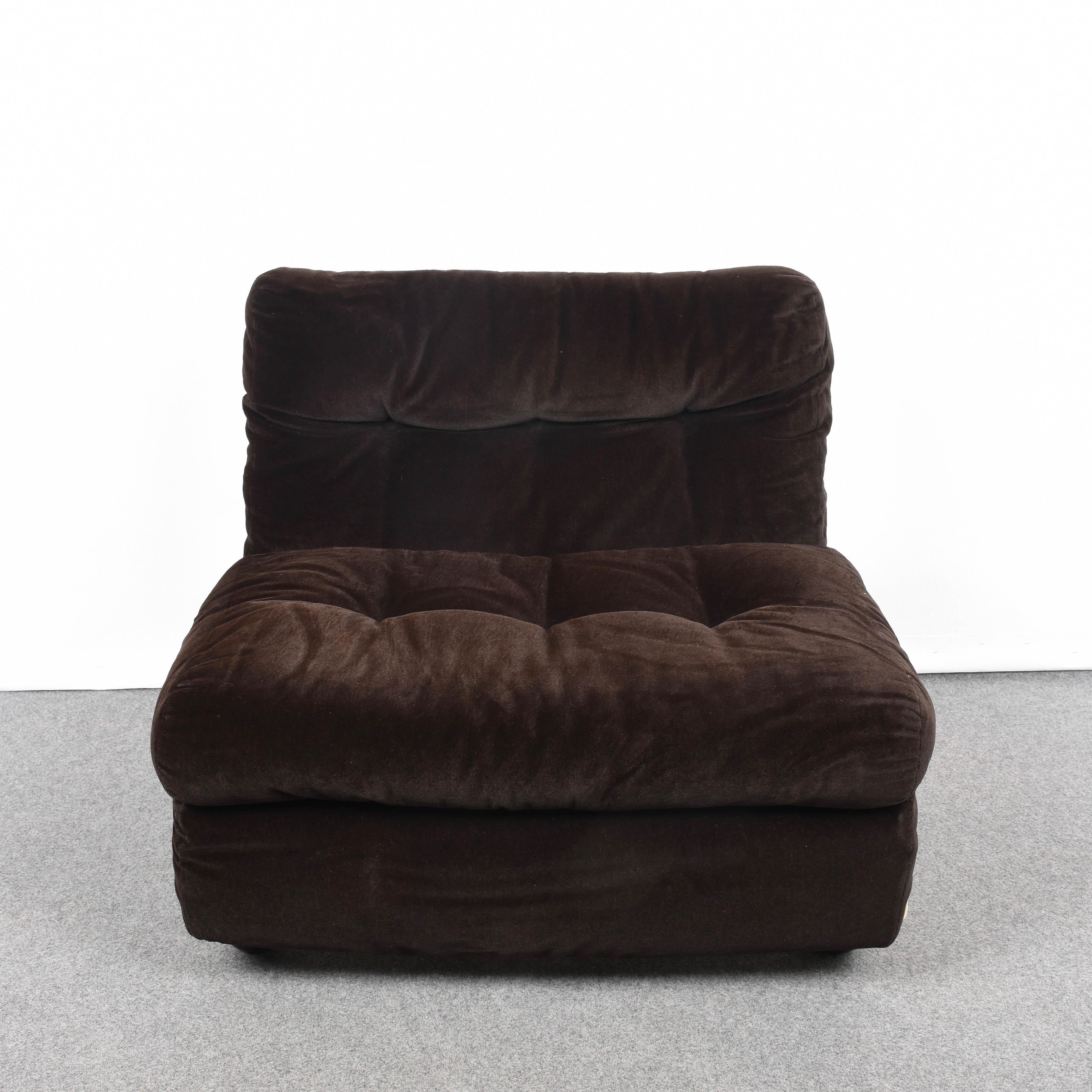 Midcentury Mario Bellini Brown Chenille Amanta Lounge Chair for C&B Italia 1960s In Good Condition In Roma, IT