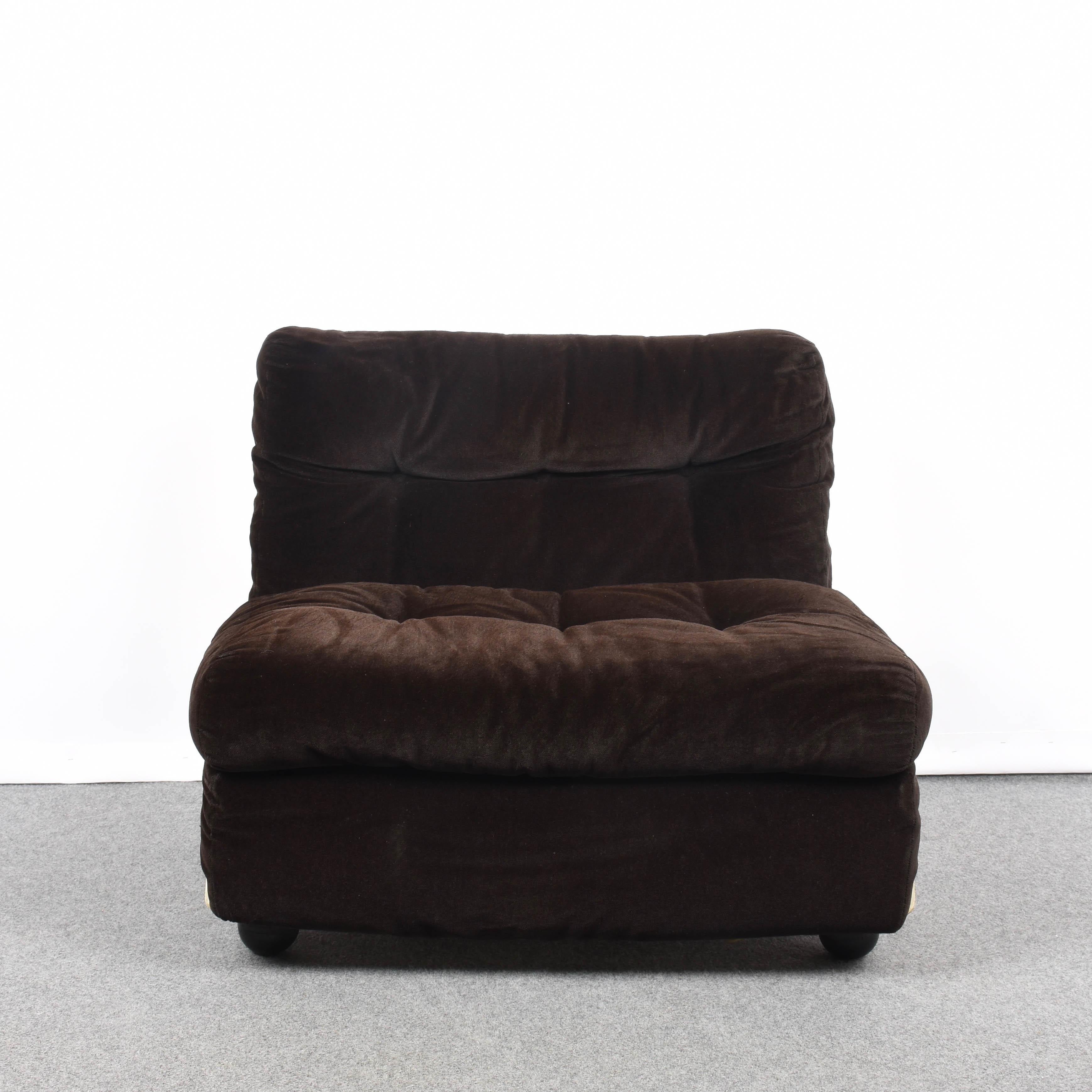 20th Century Midcentury Mario Bellini Brown Chenille Amanta Lounge Chair for C&B Italia 1960s