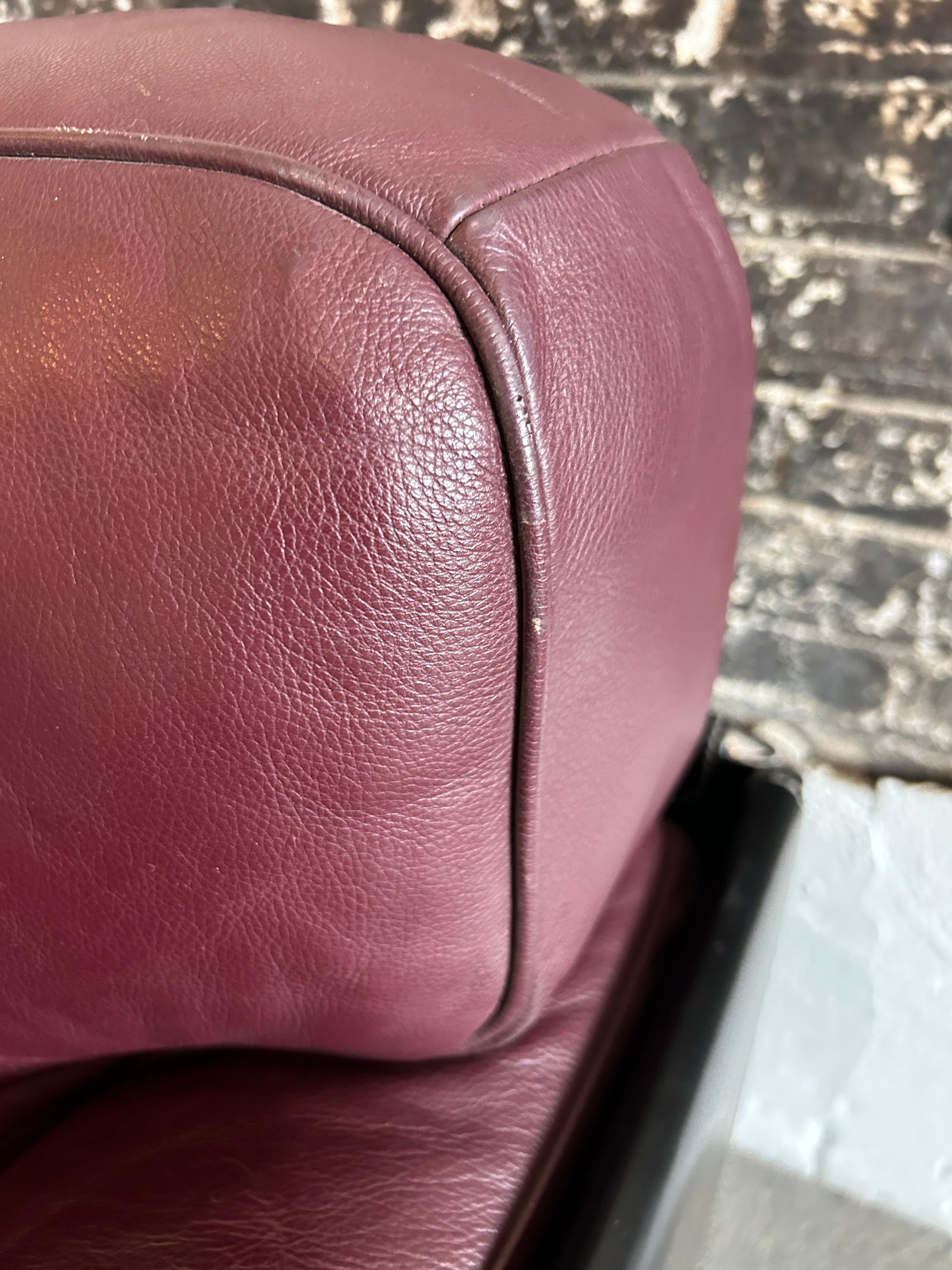 Midcentury Maroon Leather Lounge Chair by Tito Agnoli Poltrona Frau In Good Condition For Sale In Brooklyn, NY