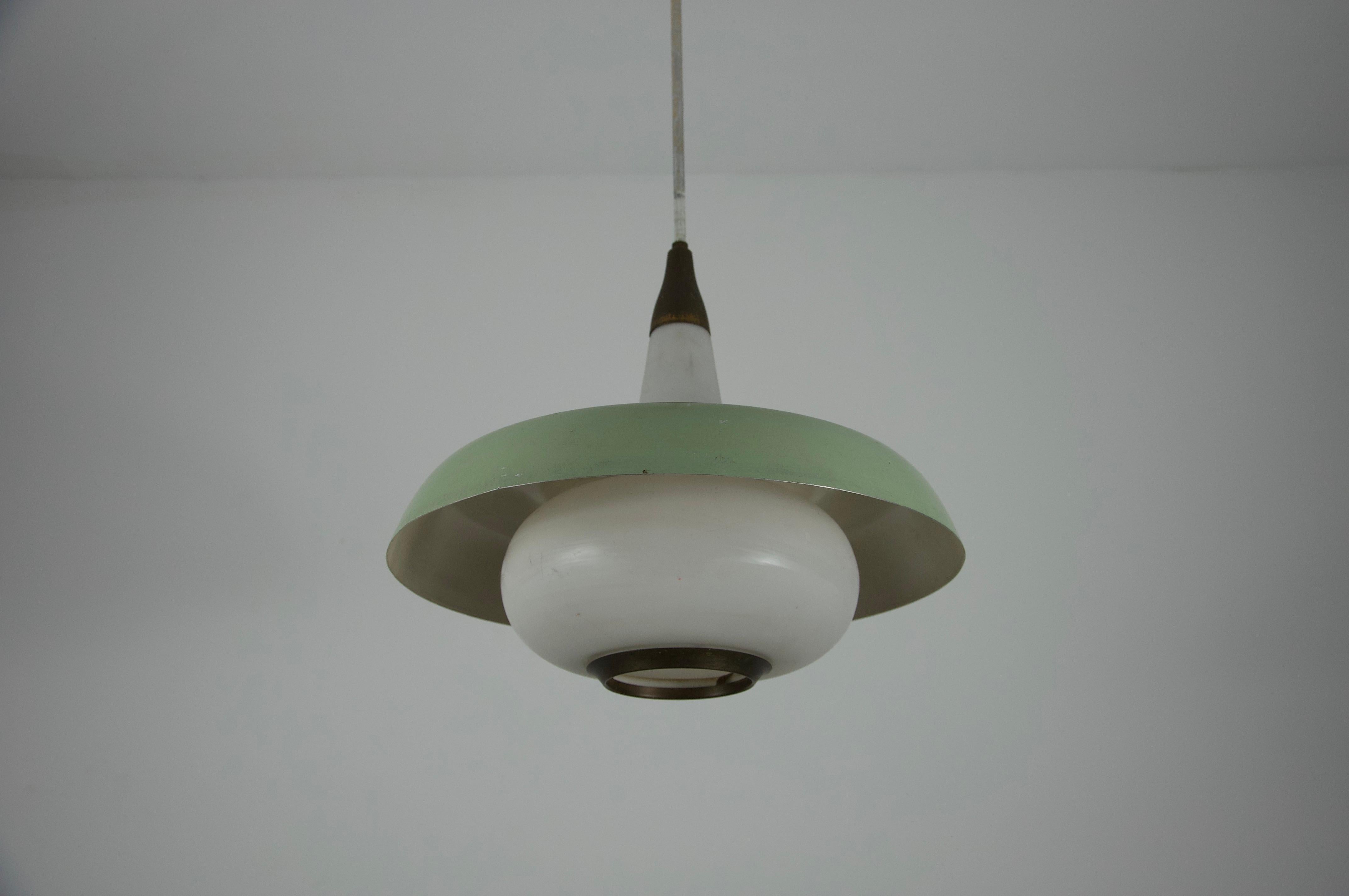 Lampe suspendue en métal et verre du milieu du siècle, 1960, Italie en vente 1