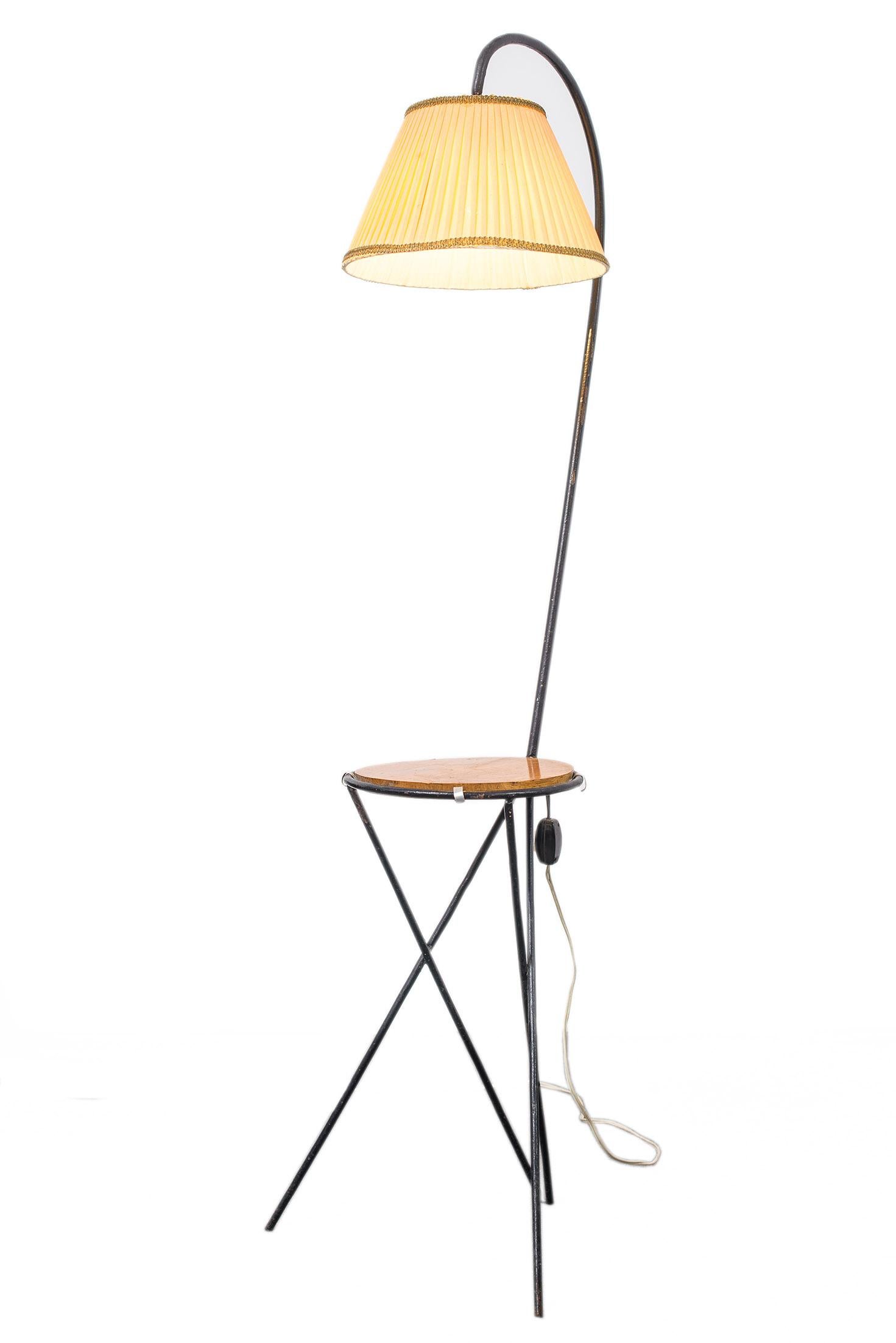 Midcentury floor Lamp from Hungary.
Midcentury metal and wood, fabric floor Lamp, circa 1950.

Size :30 cm lampshade Q
metal +lampshade:89 cm 
underfoot:40x40
 