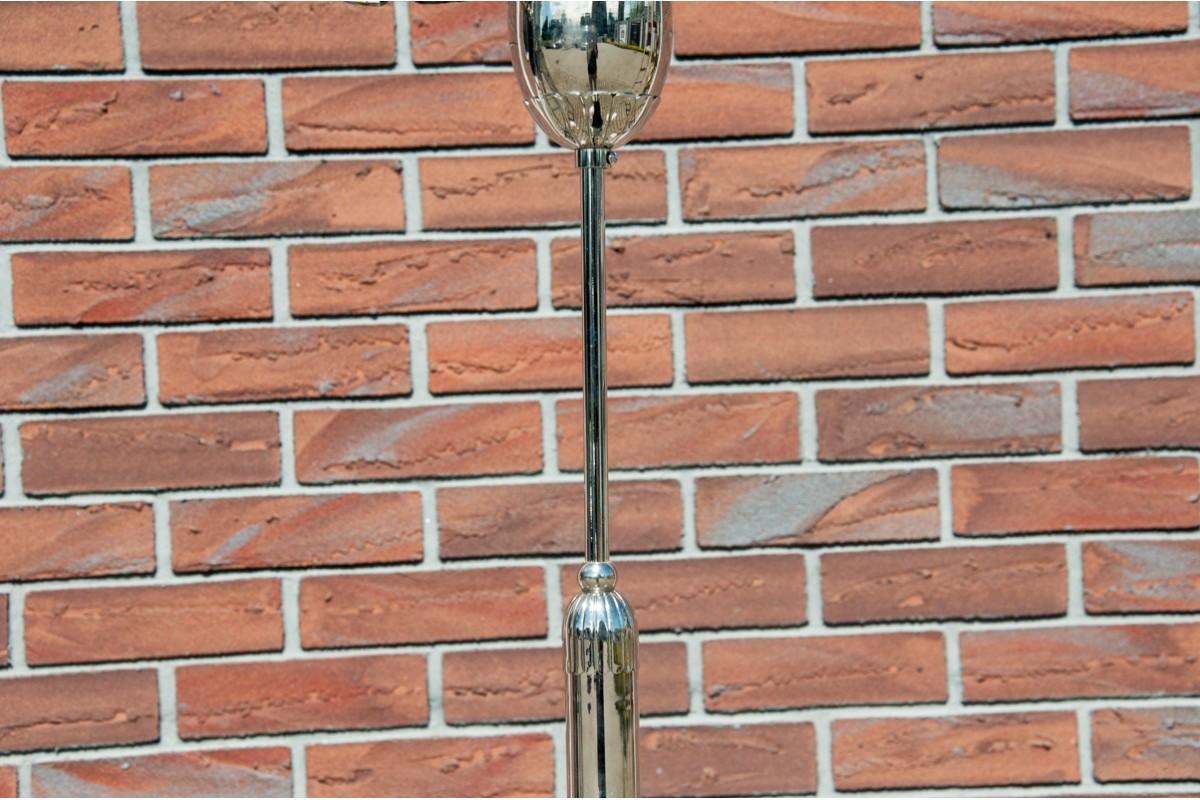 Metallo Lampadario in metallo del Medioevo con paralumi rosa, Polonia, anni '50 in vendita