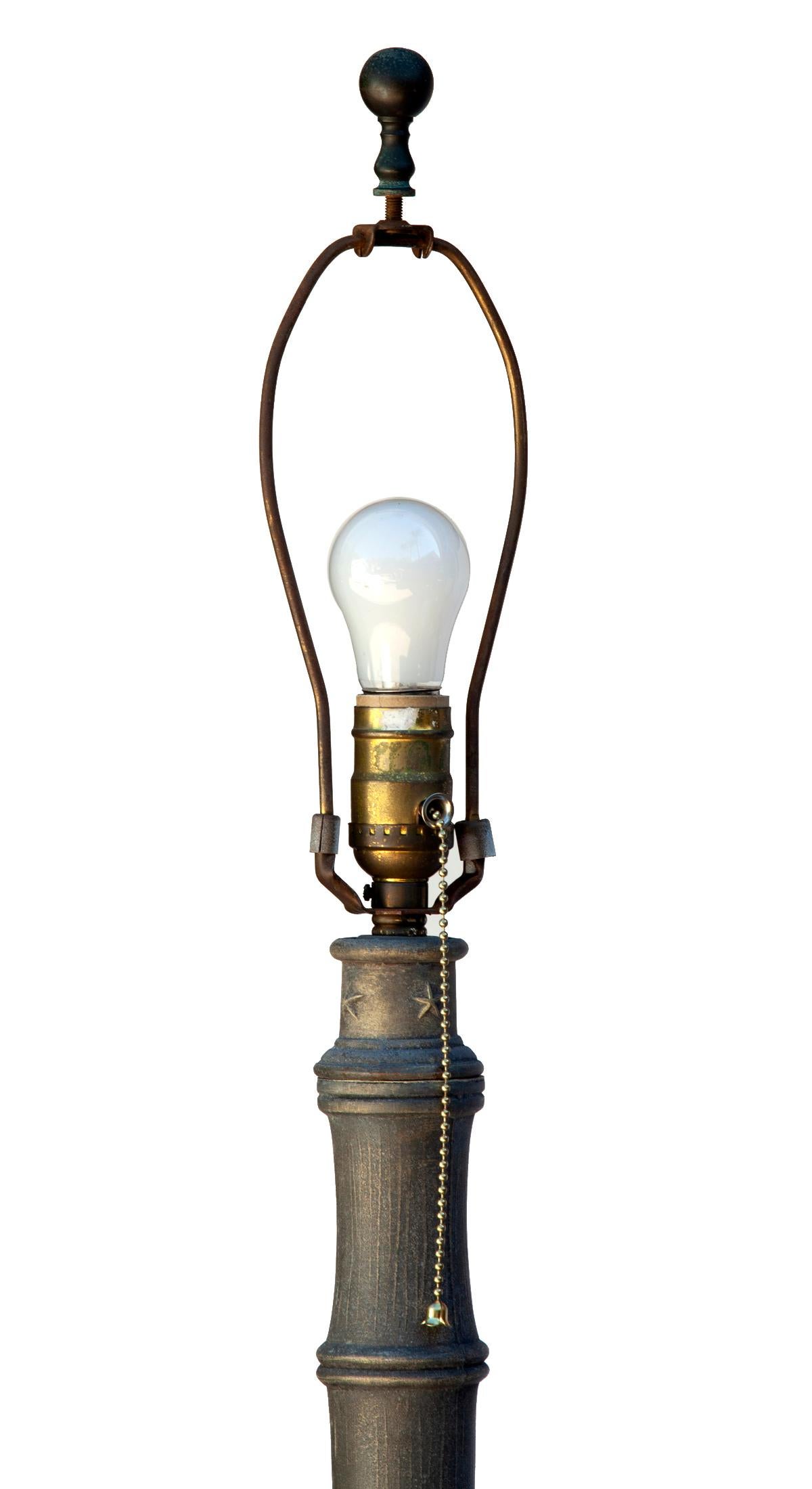 Midcentury Metall Faux Bamboo Stehlampe/Leinenschirm (amerikanisch) im Angebot