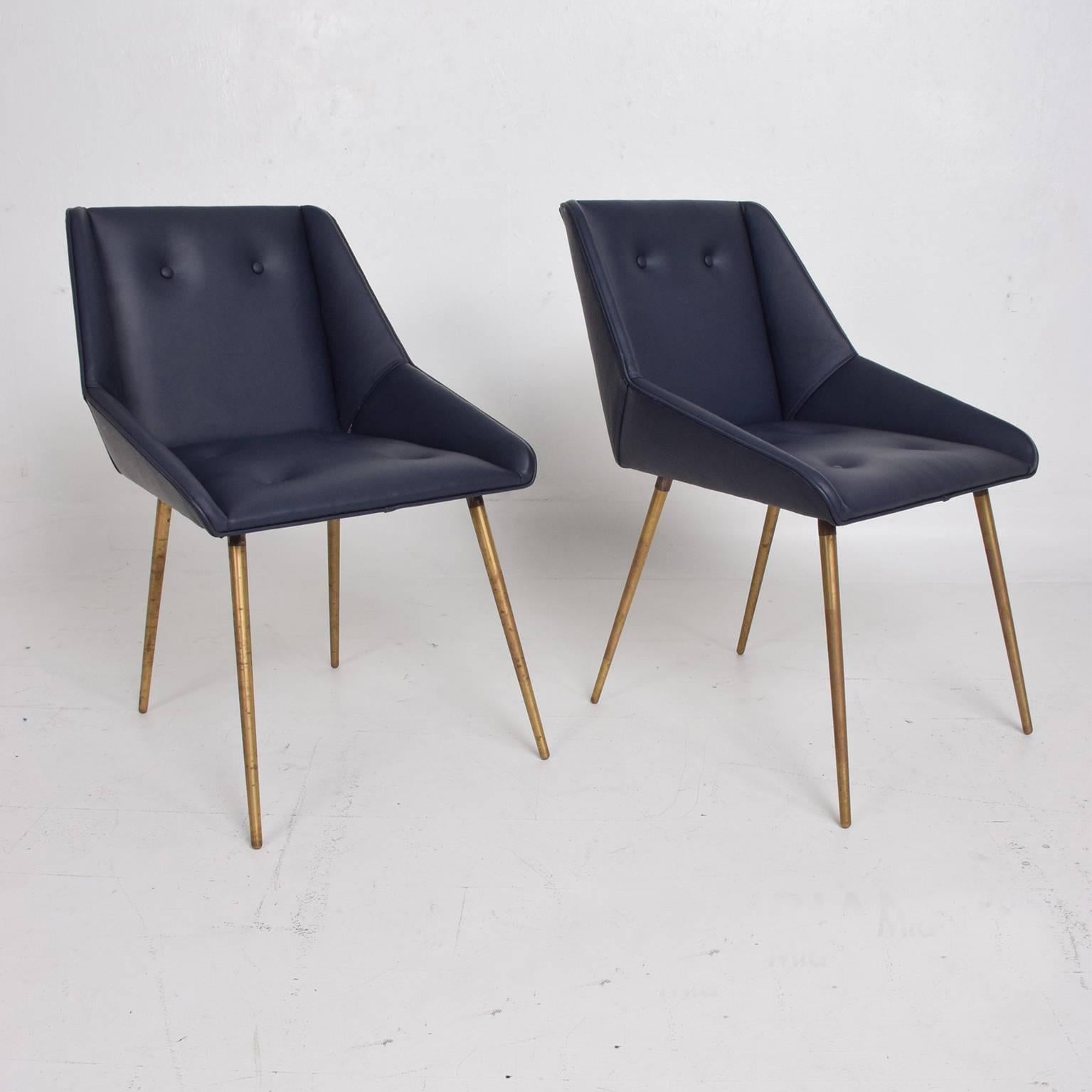 For your consideration a pair of stunning side chairs in leather with iron frames and brass legs.
In the style of Gio Ponti.
Unmarked no information on the maker.
 