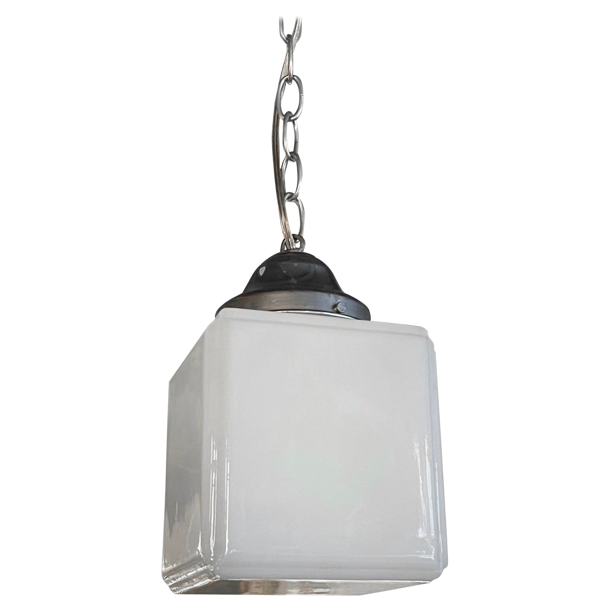 Lámpara Colgante Cubo de Cristal de Leche de Mediados de Siglo en venta