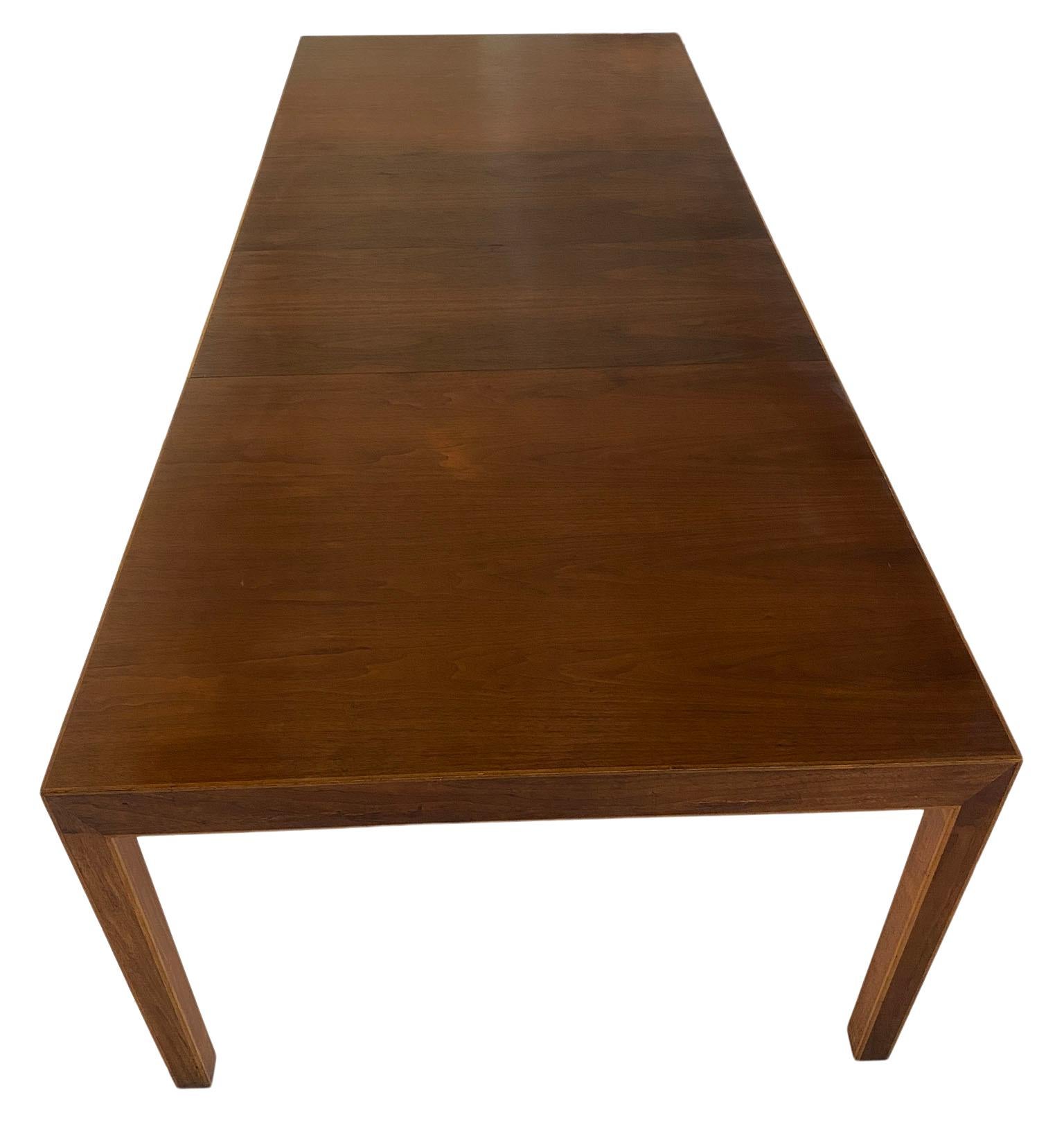Mid-Century Modern American Milo Baughman Parsons dining table. Beautiful wood walnut tabletop with maple edge details. Solid walnut table base and legs. Made circa 1960. Original finish in good vintage condition leaves match the table close enough